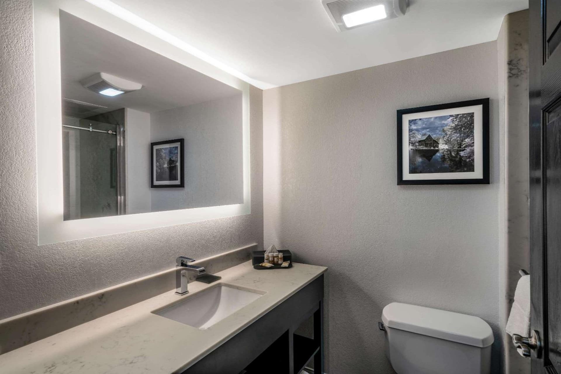 La Quinta by Wyndham Raleigh Downtown North gallery photo in Raleigh, NC — image 18