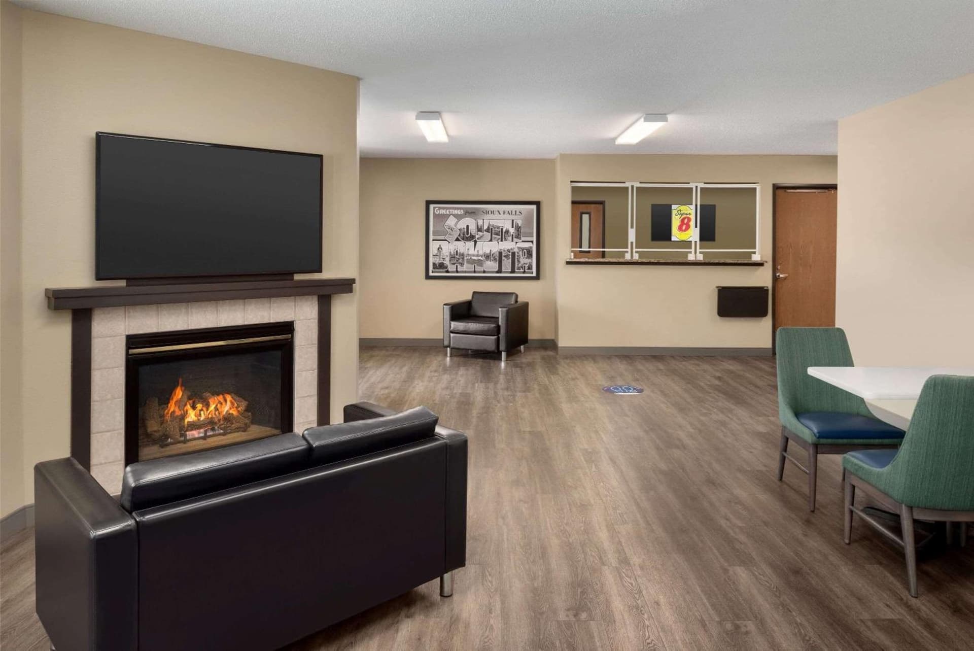 Super 8 by Wyndham Sioux Falls property views in Sioux Falls, SD — gallery photo 3