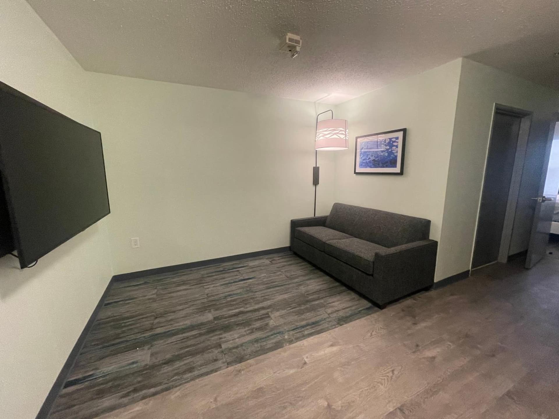 Wingate by Wyndham Waldorf - Washington DC Area interior in Waldorf, MD — gallery photo 2