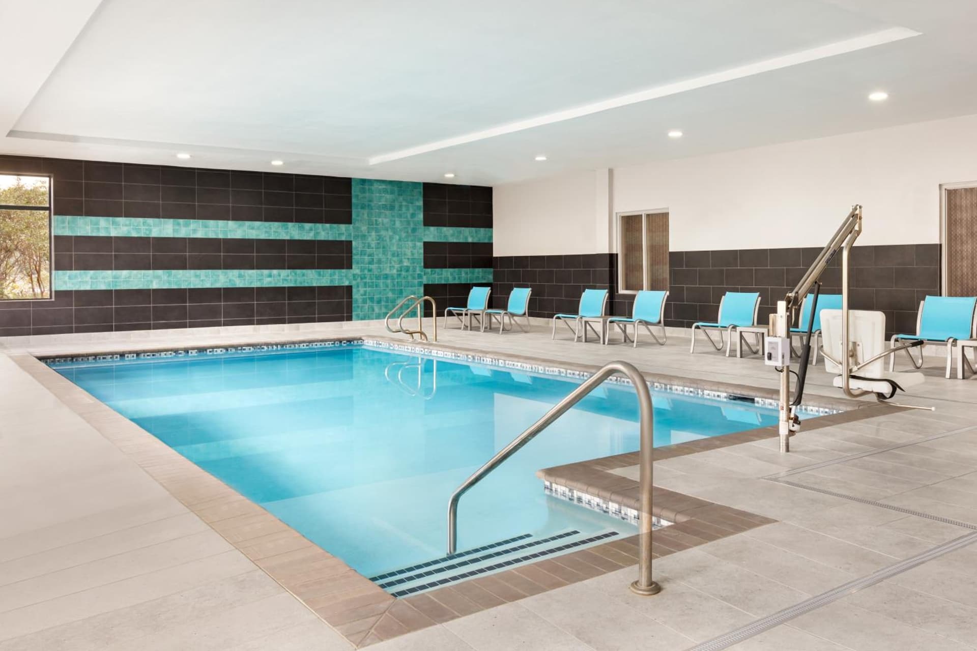 Holiday Inn Express Hotel & Suites Norfolk Airport by IHG gallery photo in Norfolk, VA — image 35