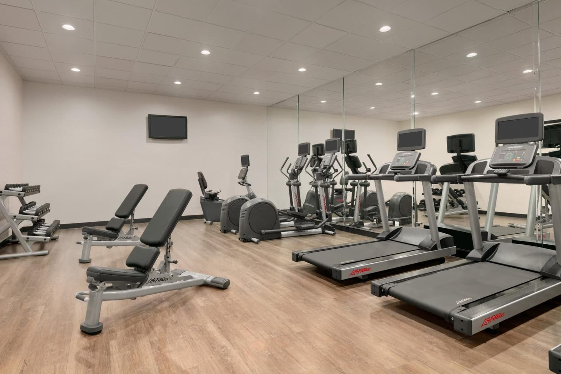 Holiday Inn Express Hotel & Suites Norfolk Airport by IHG gallery photo in Norfolk, VA — image 26