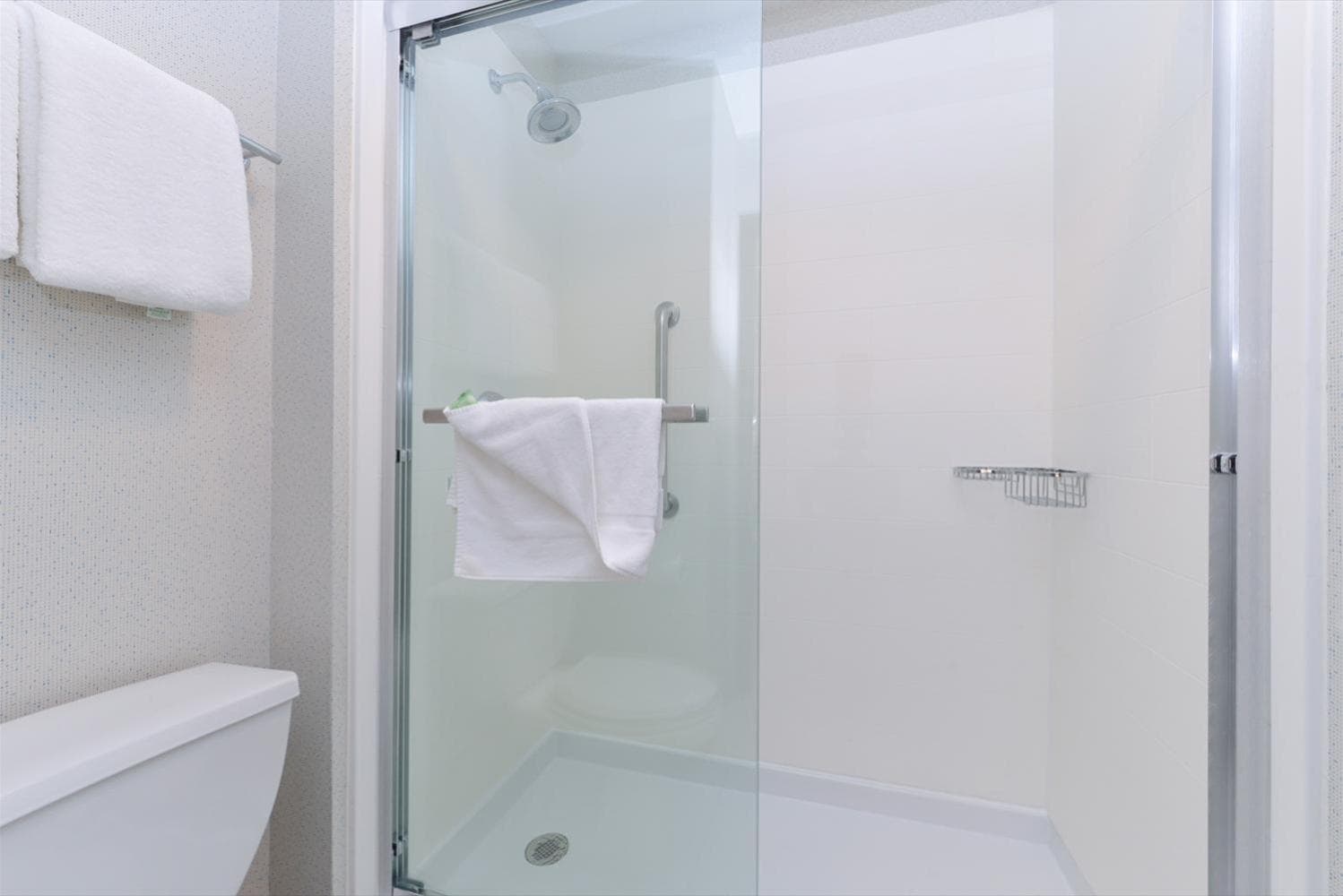Holiday Inn Express Wixom by IHG interior in Wixom, MI — gallery photo 2