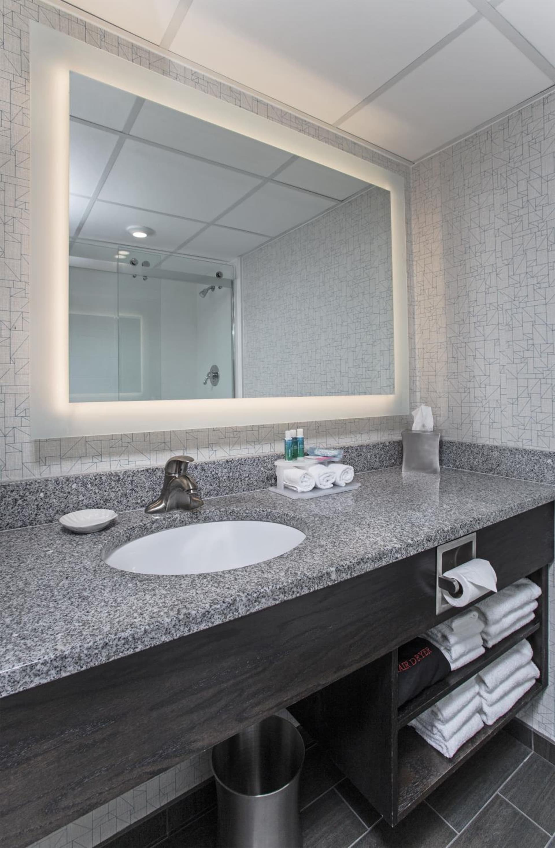 Holiday Inn Express Nags Head Oceanfront by IHG interior in Nags Head, NC — gallery photo 2