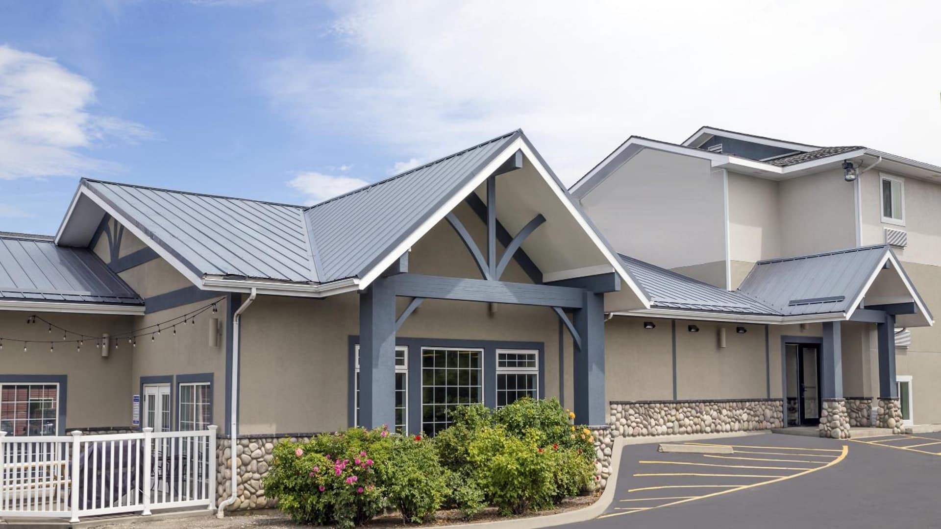 SilverStone Inn & Suites Spokane Valley featured exterior or lobby in Spokane Valley, WA — similar hotel