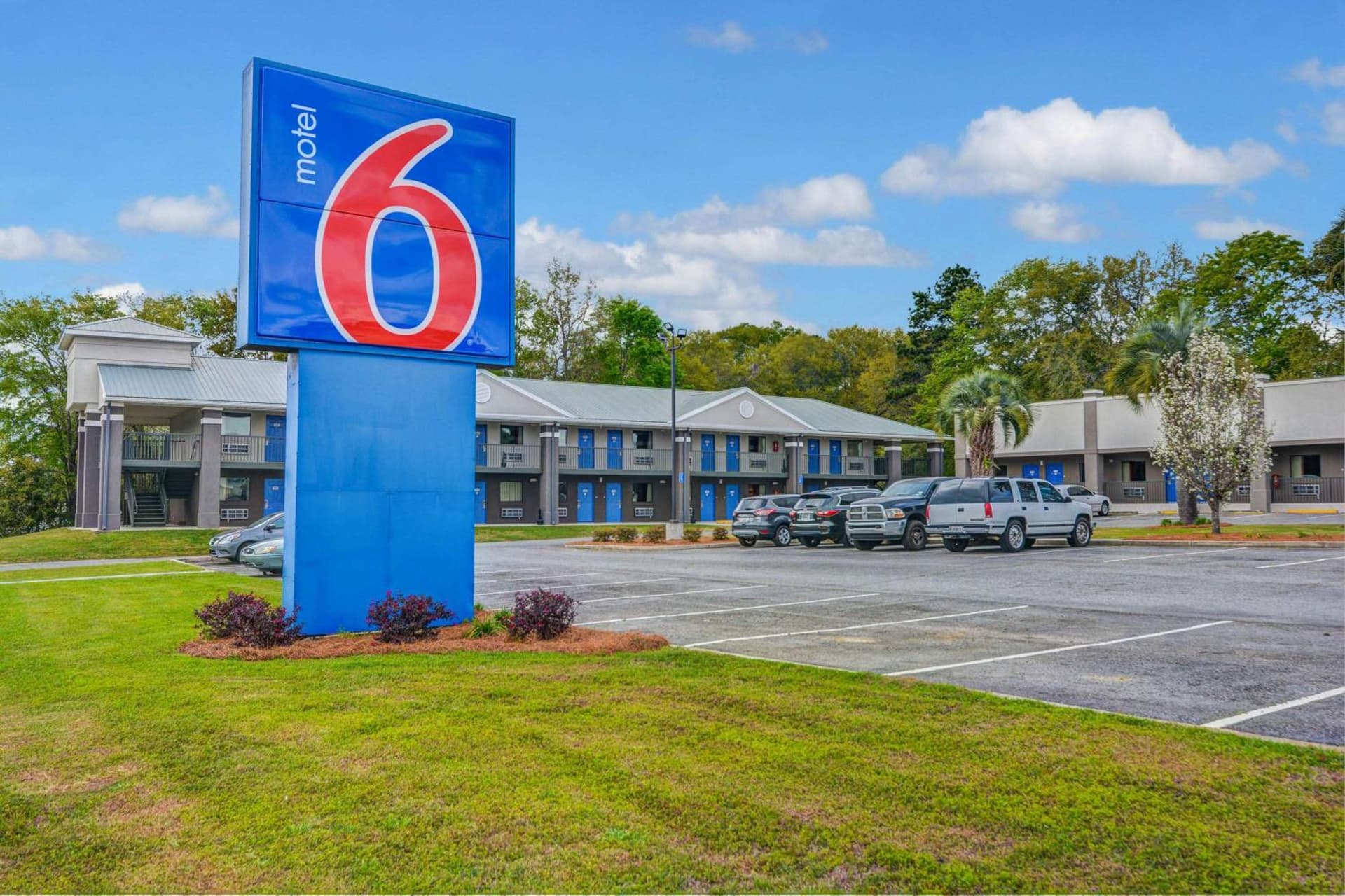 Motel 6-Moultrie, GA featured exterior or lobby in Moultrie, GA — similar hotel