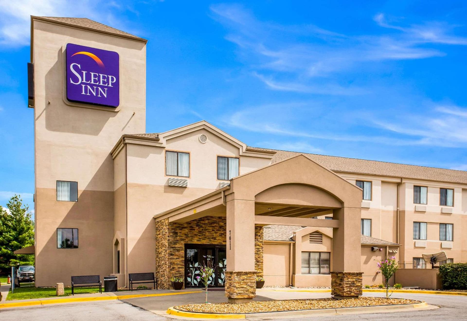 Quality Inn Kansas City International Airport featured exterior or lobby in Kansas City, KS — similar hotel