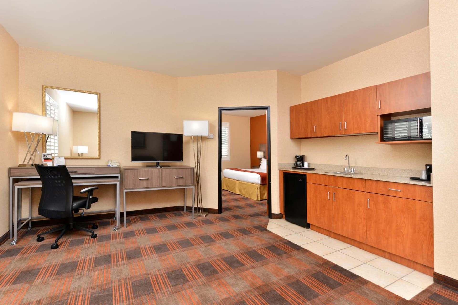 HOLIDAY INN EXPRESS & SUITES ELK GROVE CENTRAL - HWY 99 by IHG gallery photo in Elk Grove, CA — image 5
