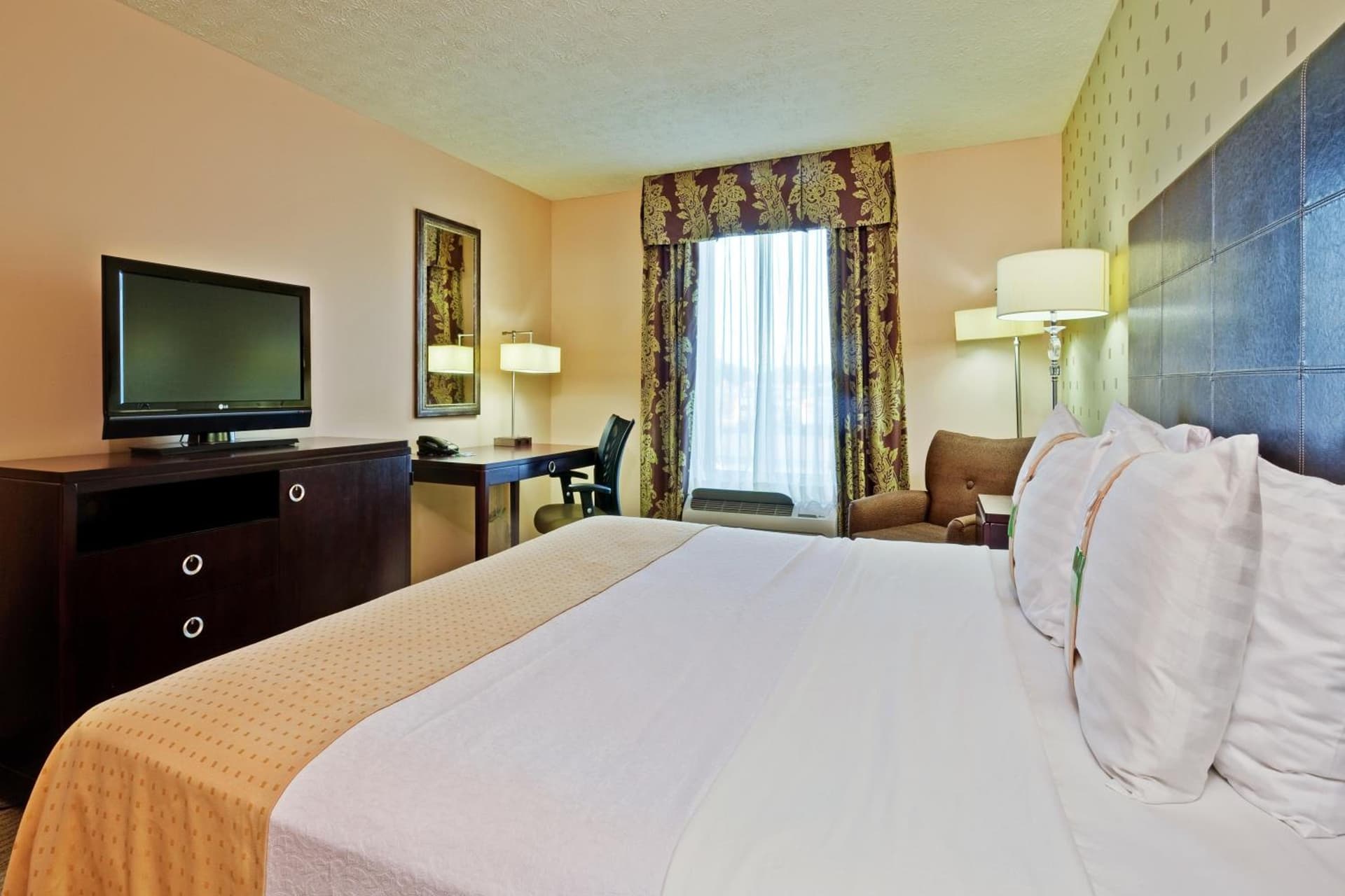 Holiday Inn Bloomington-University Area by IHG gallery photo in Bloomington, IN — image 16
