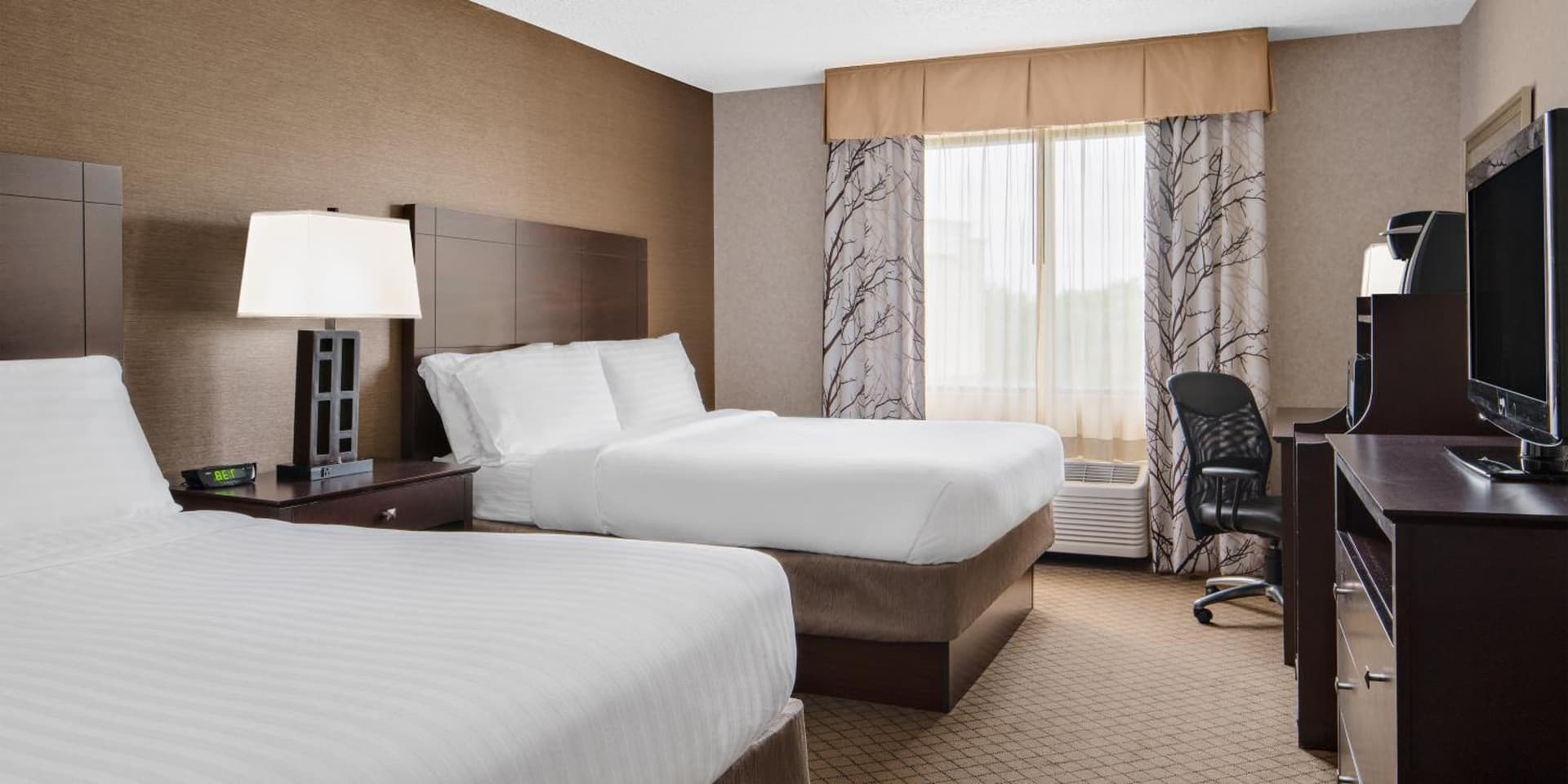 Holiday Inn Express Grove City - Premium Outlet Mall by IHG gallery photo in Grove City, PA — image 14