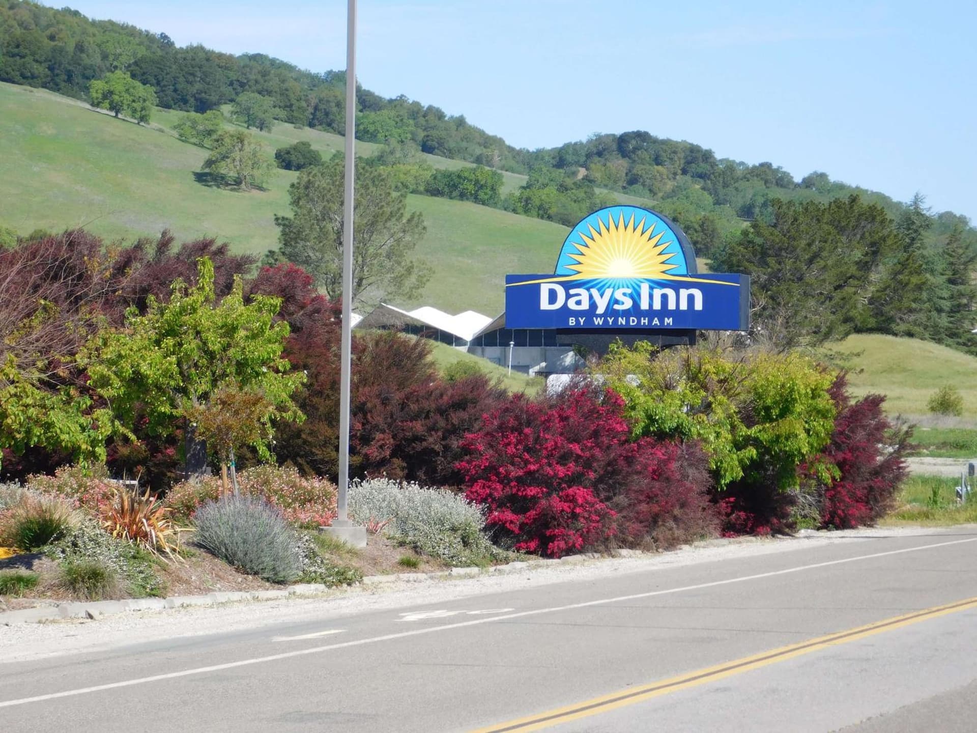 Days Inn by Wyndham Novato/San Francisco interior in Novato, CA — gallery photo 2