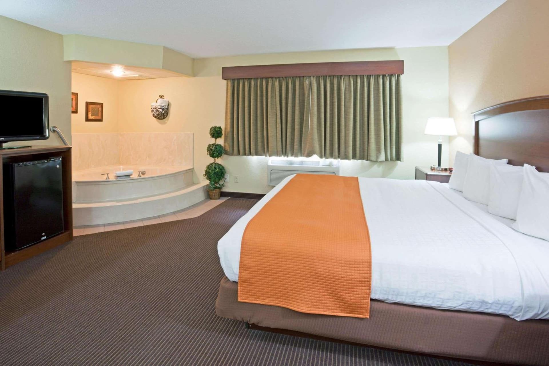 AmericInn by Wyndham Fargo West Acres gallery photo in Fargo, ND — image 11