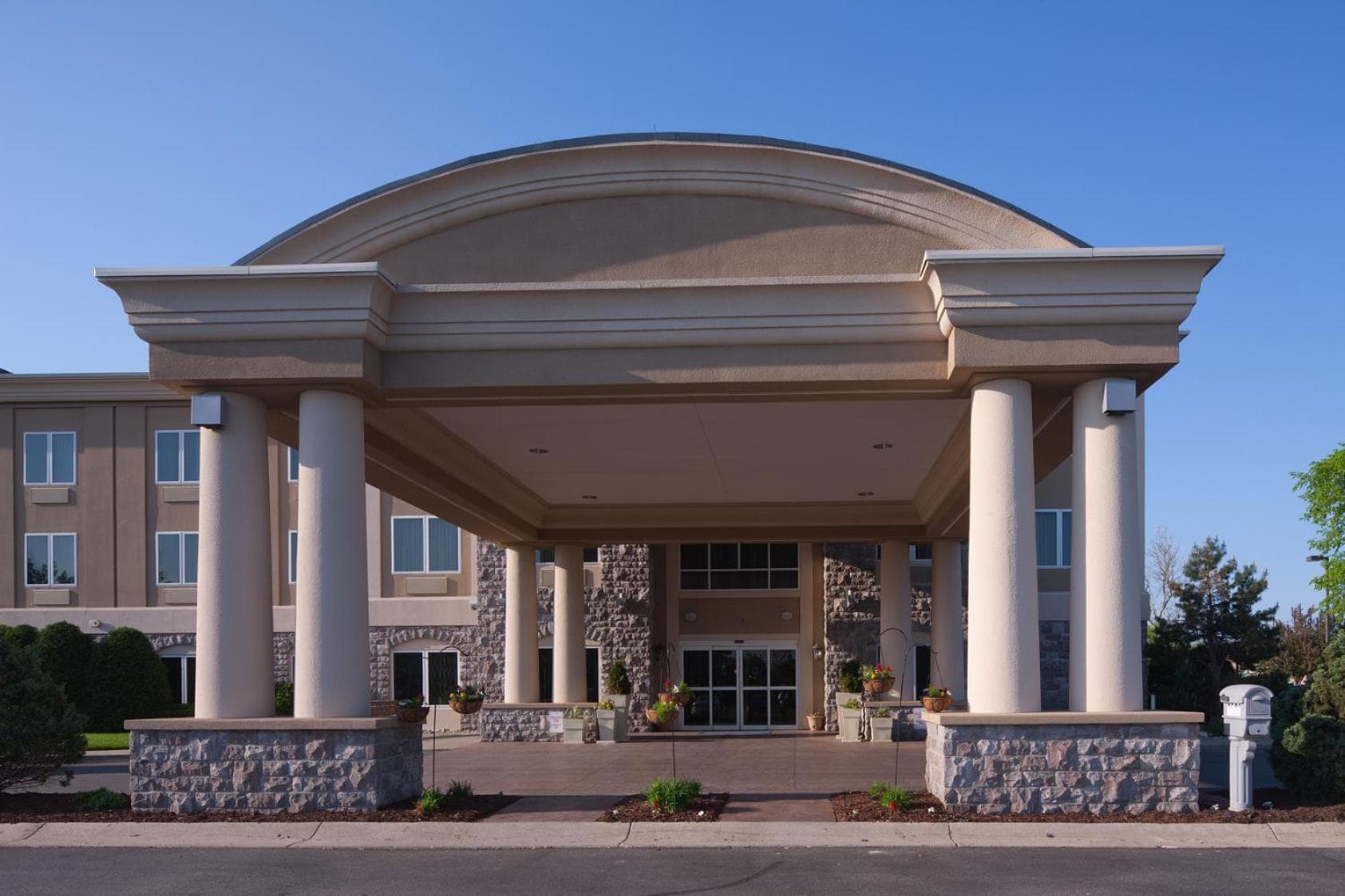 Holiday Inn Express Hotel & Suites Saginaw by IHG property views in Saginaw, MI — gallery photo 3