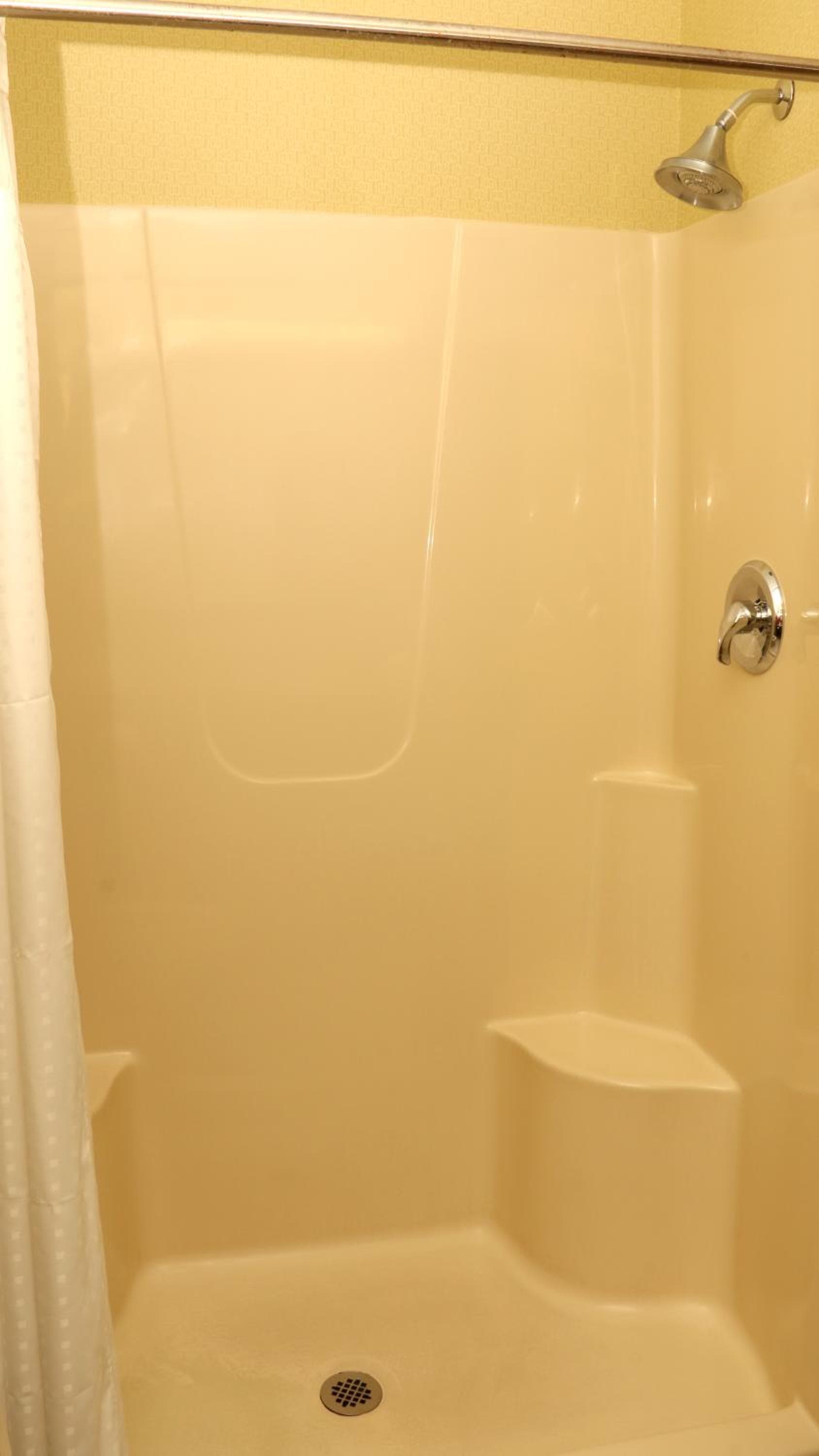 Holiday Inn Express Hotel & Suites Saginaw by IHG gallery photo in Saginaw, MI — image 7