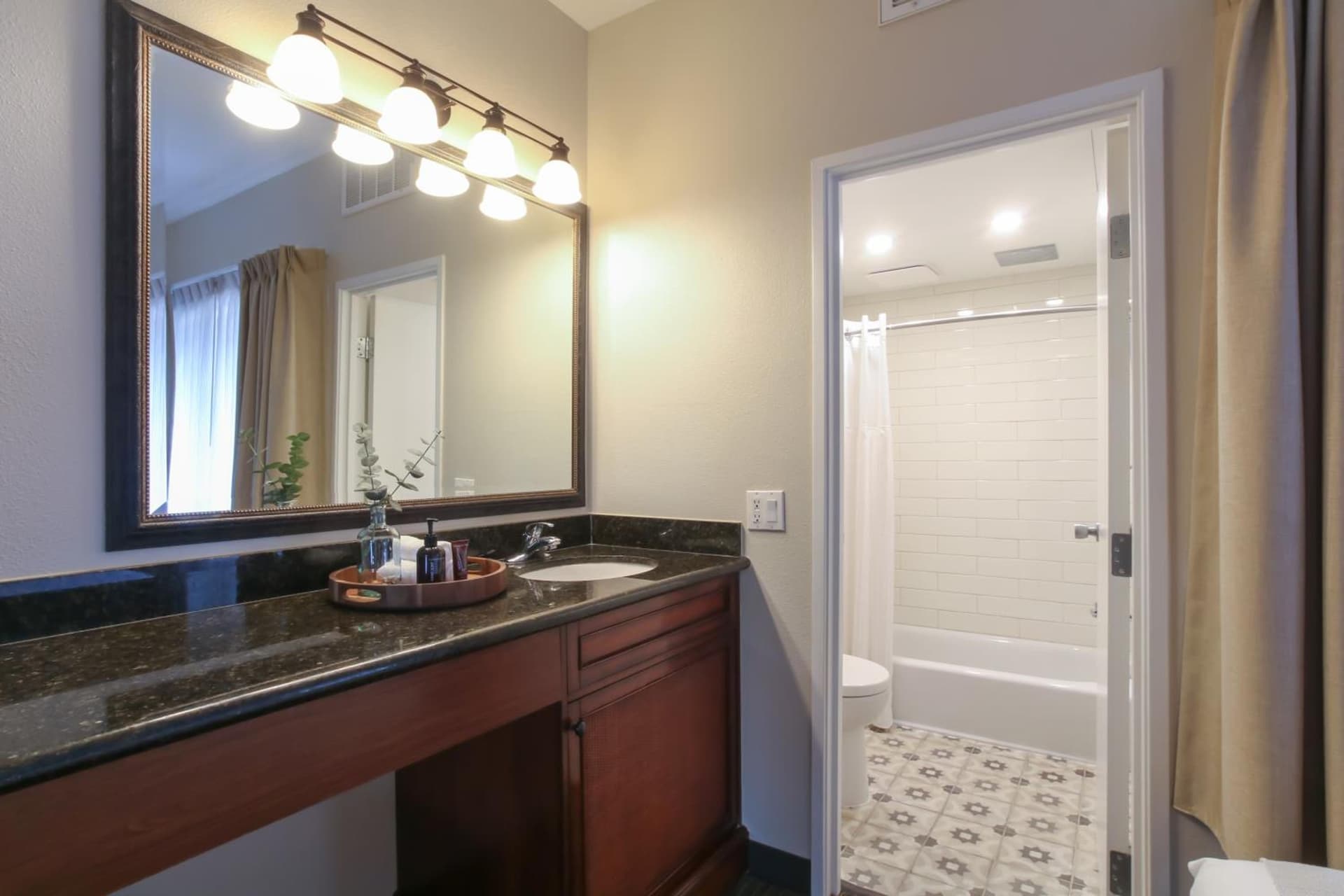 Oxford Suites Pismo Beach gallery photo in Pismo Beach, CA — image 25