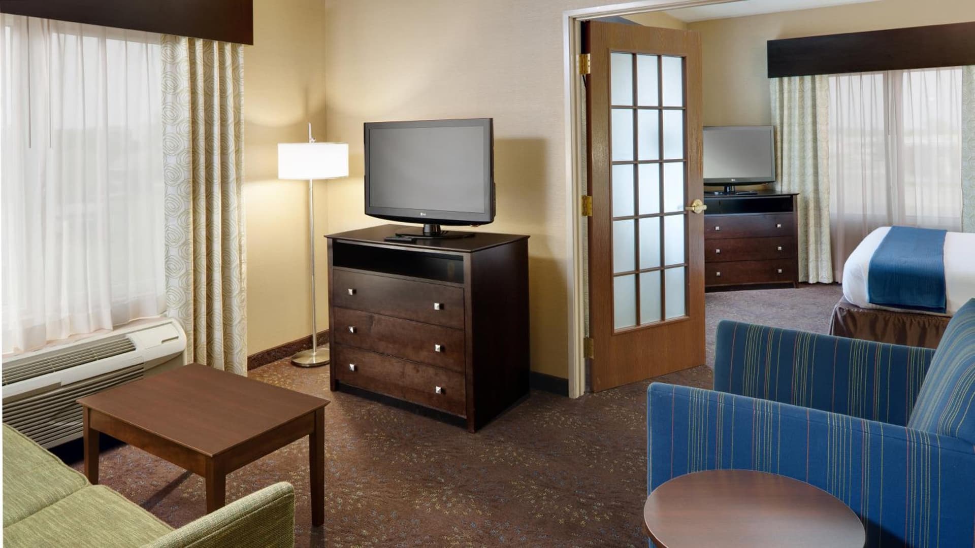 Holiday Inn Express Hotel & Suites Saginaw by IHG gallery photo in Saginaw, MI — image 61
