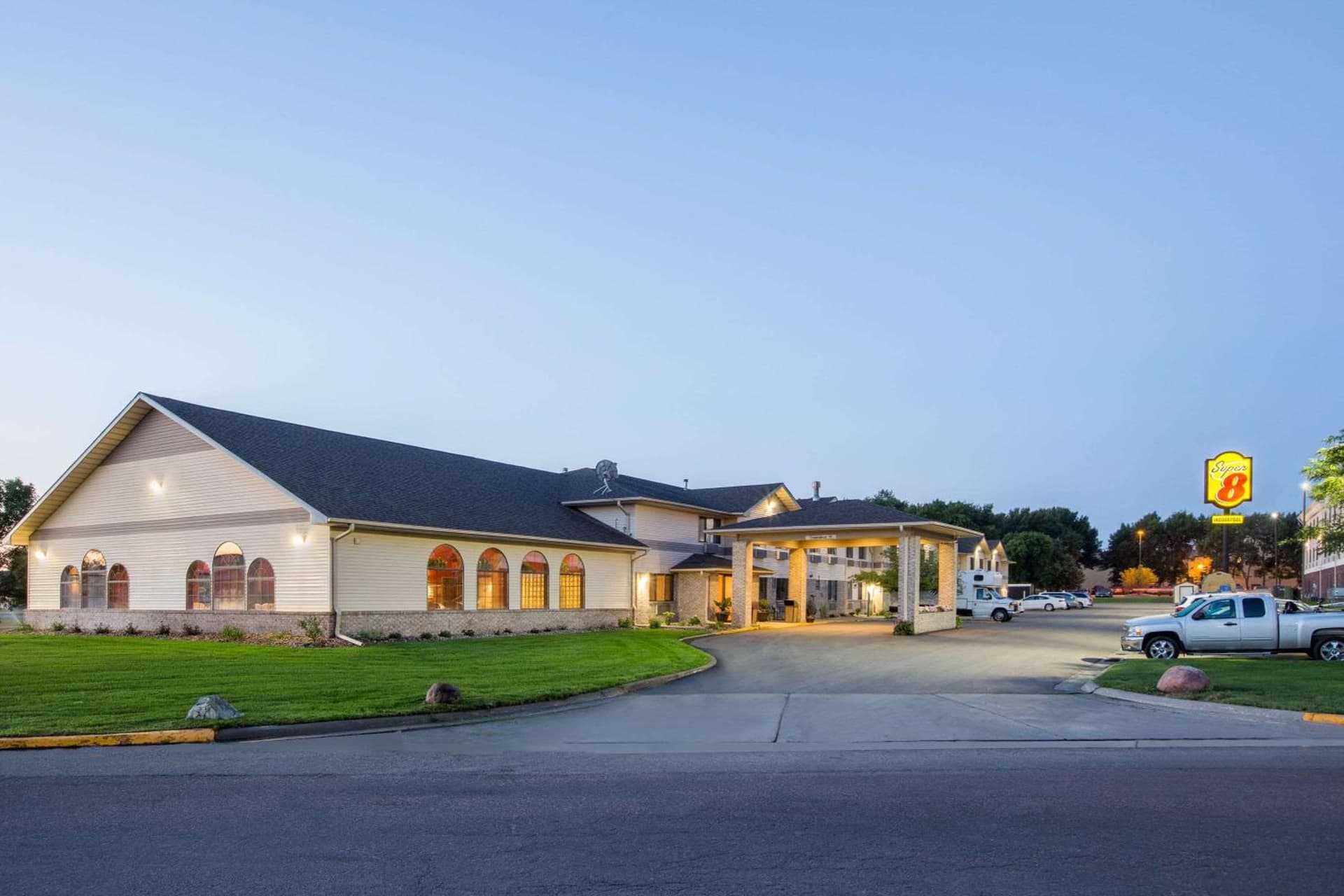 Super 8 by Wyndham Brookings property views in Brookings, SD — gallery photo 3