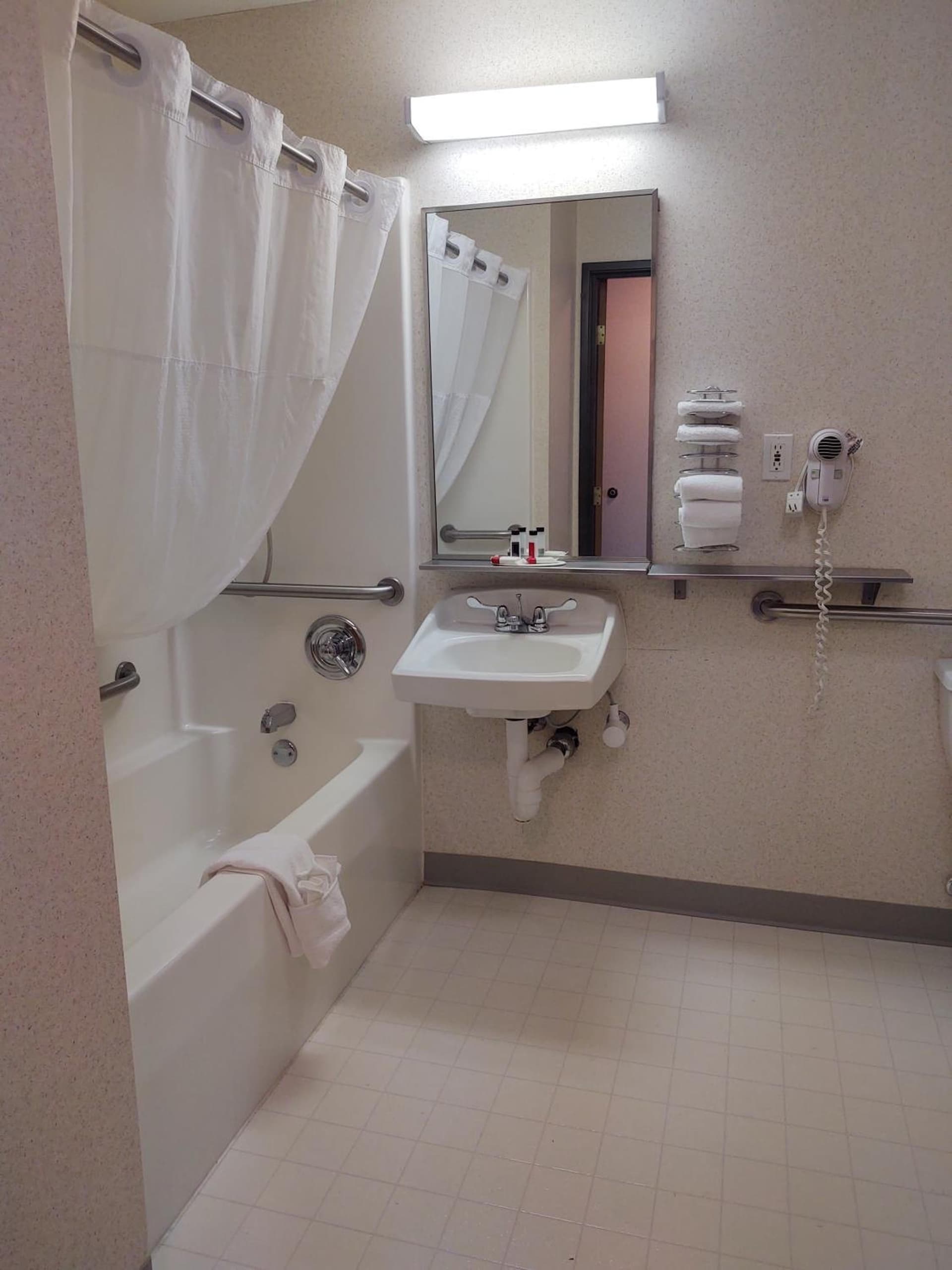 Baymont by Wyndham Howell/Brighton gallery photo in Howell, MI — image 5