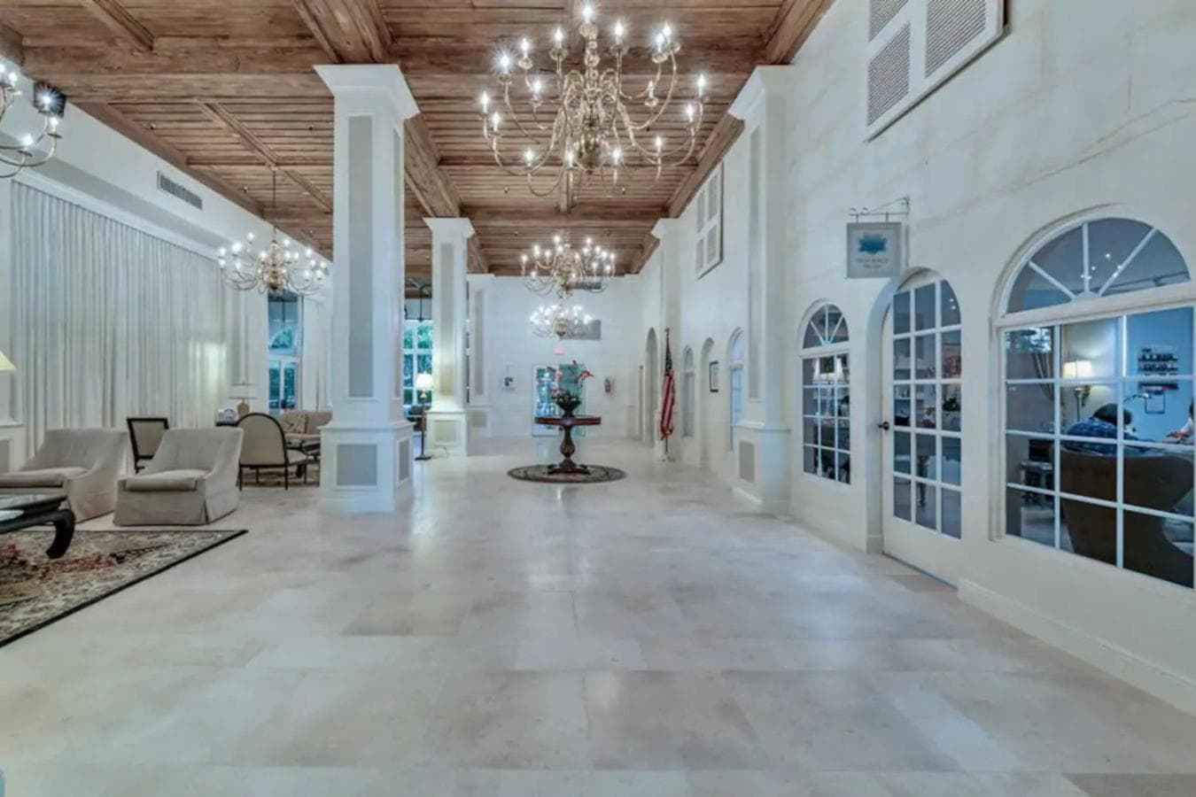 Palm Beach Paradise Walk to Beach Pool WiFi 86" TV WiFi interior in Palm Beach, FL — gallery photo 2