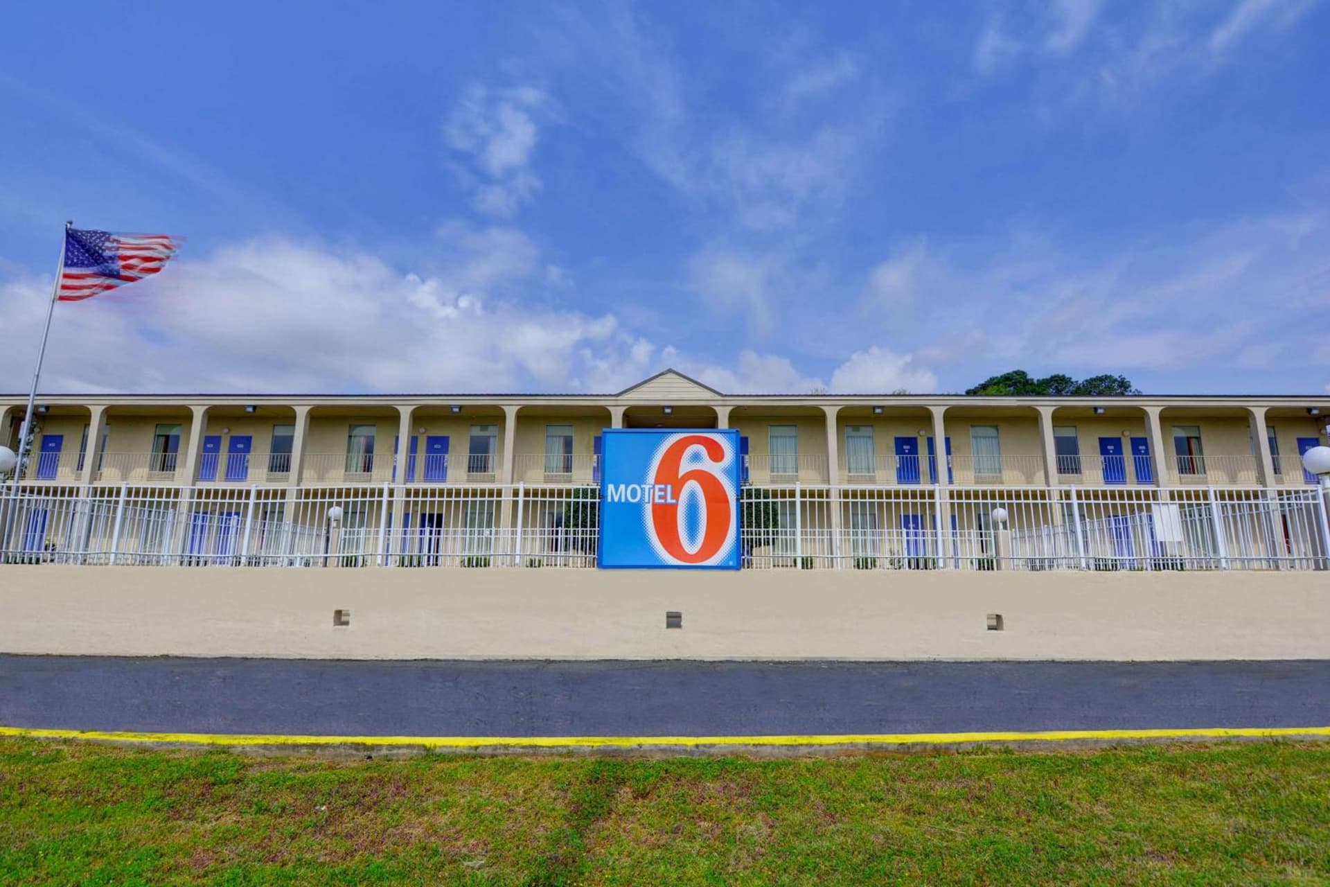 Motel 6-Americus, GA interior in Americus, GA — gallery photo 2