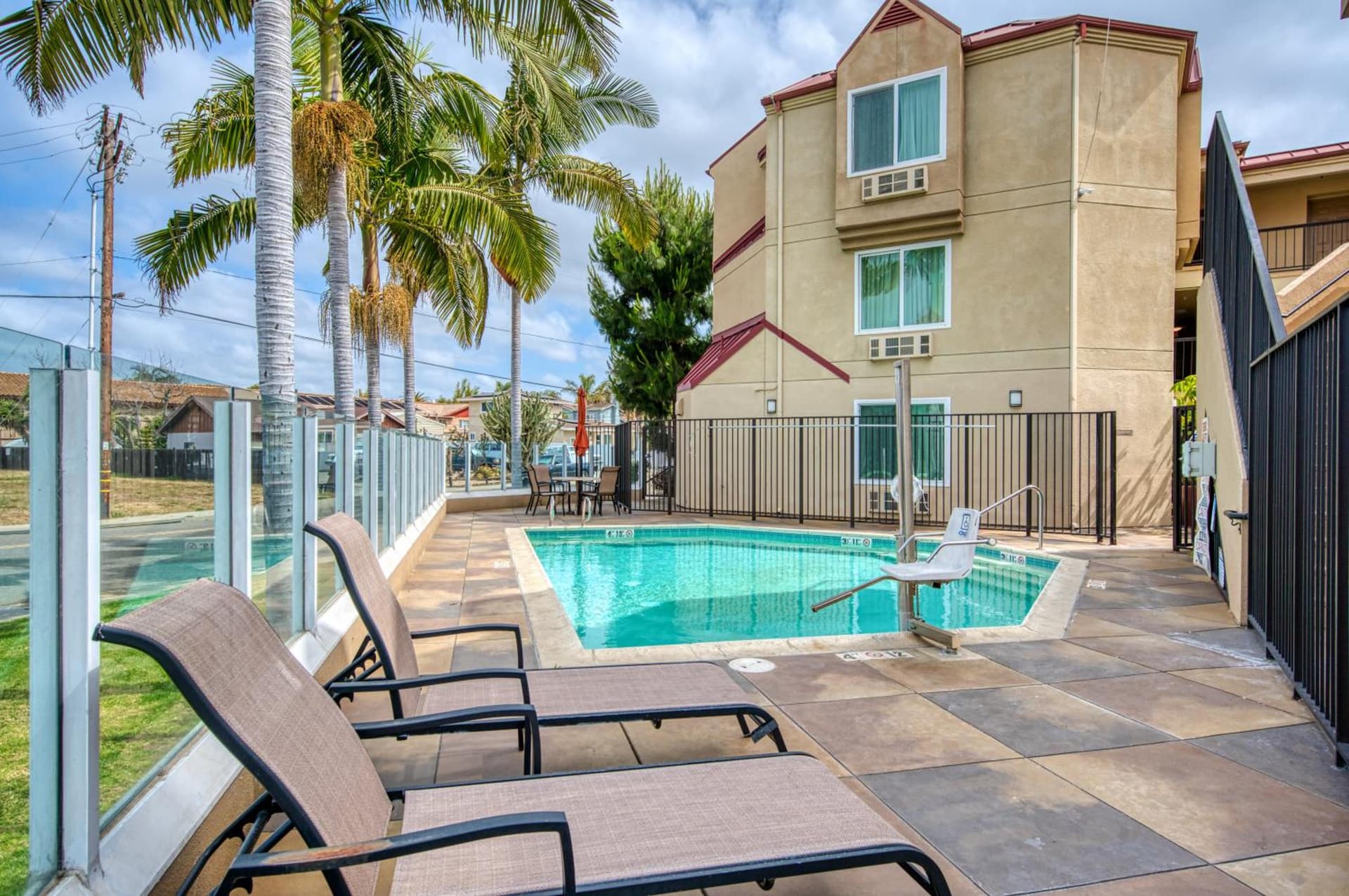 Days Inn by Wyndham Carlsbad gallery photo in Carlsbad, CA — image 9