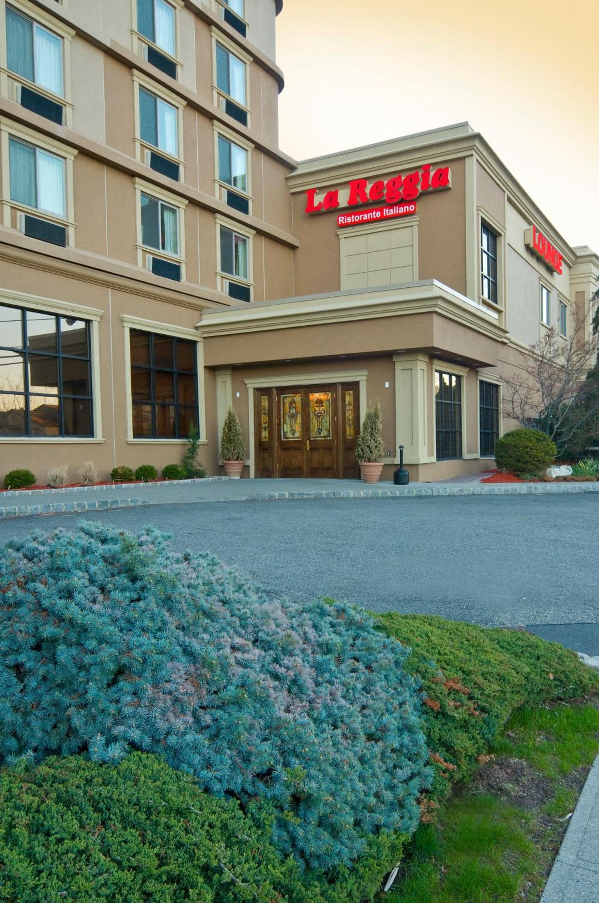Meadowlands Plaza Hotel gallery photo in Secaucus, NJ — image 32
