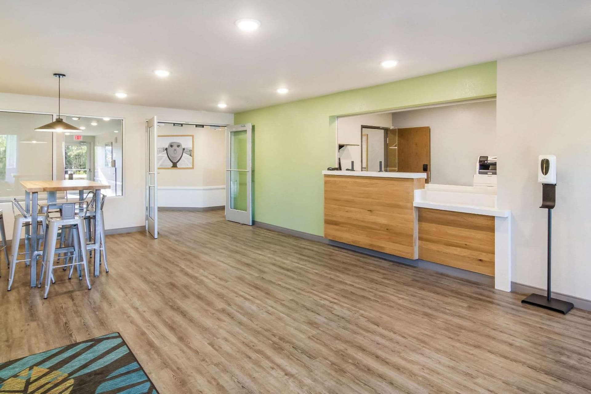 WoodSpring Suites Jacksonville Baymeadows interior in Jacksonville, FL — gallery photo 2