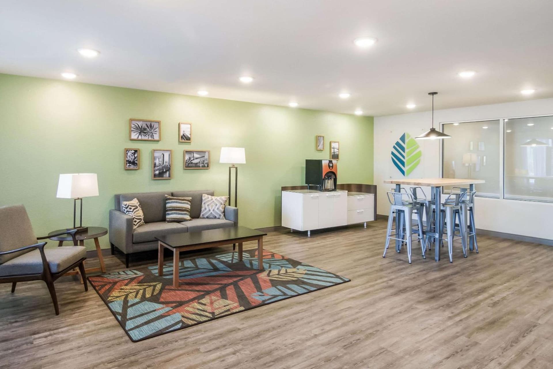 WoodSpring Suites Jacksonville Baymeadows property views in Jacksonville, FL — gallery photo 3