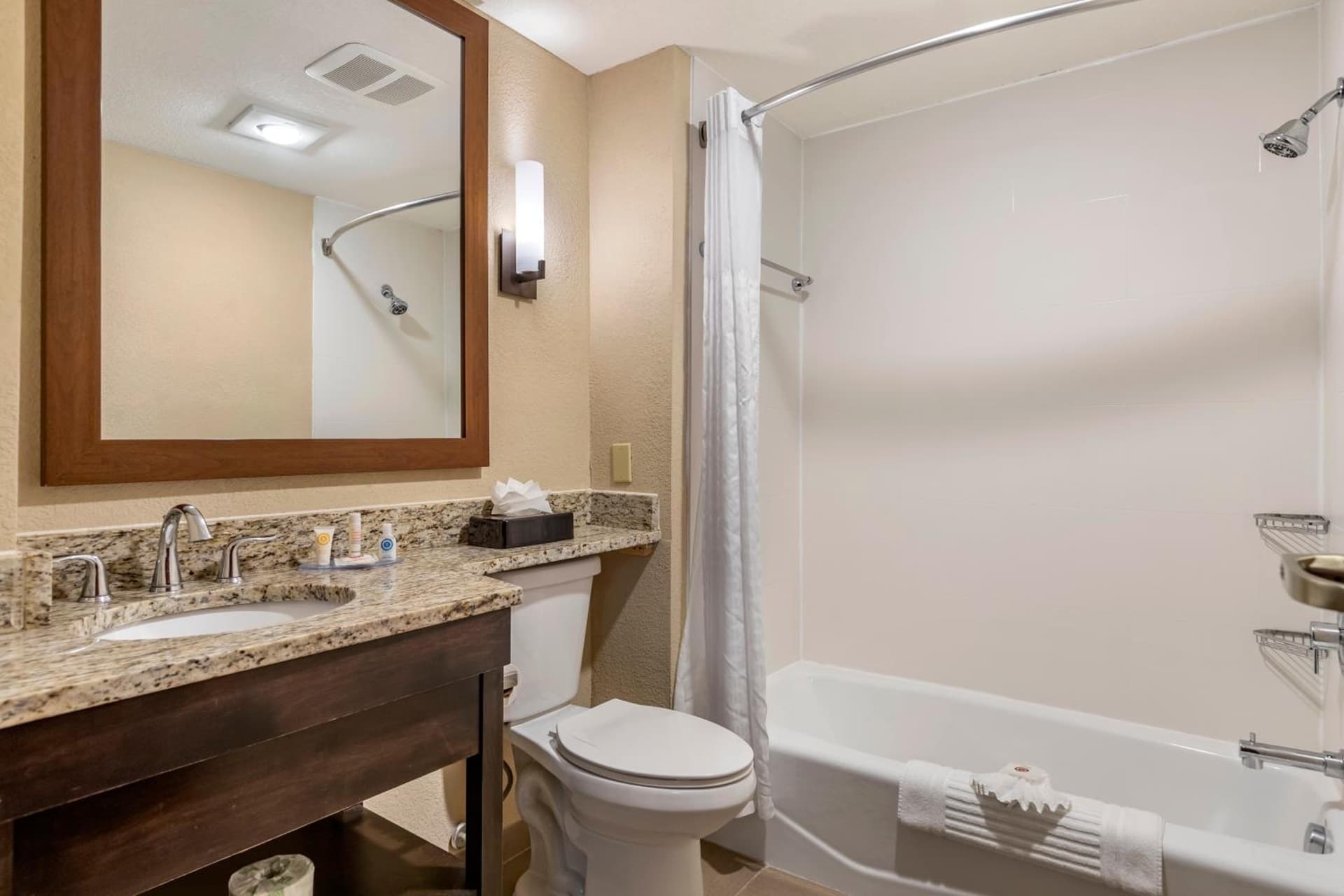 Comfort Inn & Suites Allen Park - Dearborn gallery photo in Allen Park, MI — image 4