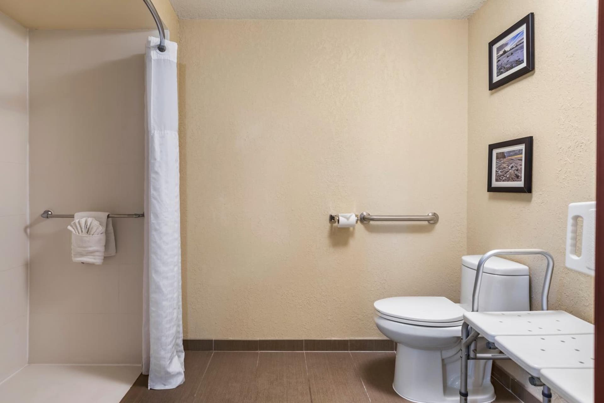 Comfort Inn & Suites Allen Park - Dearborn gallery photo in Allen Park, MI — image 26