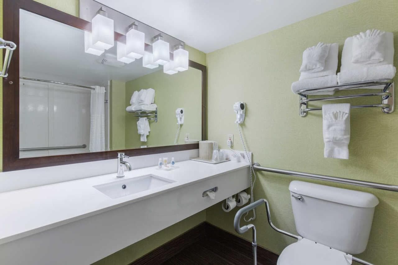 Coastal Hotel & Suites Virginia Beach - Oceanfront gallery photo in Virginia Beach, VA — image 16