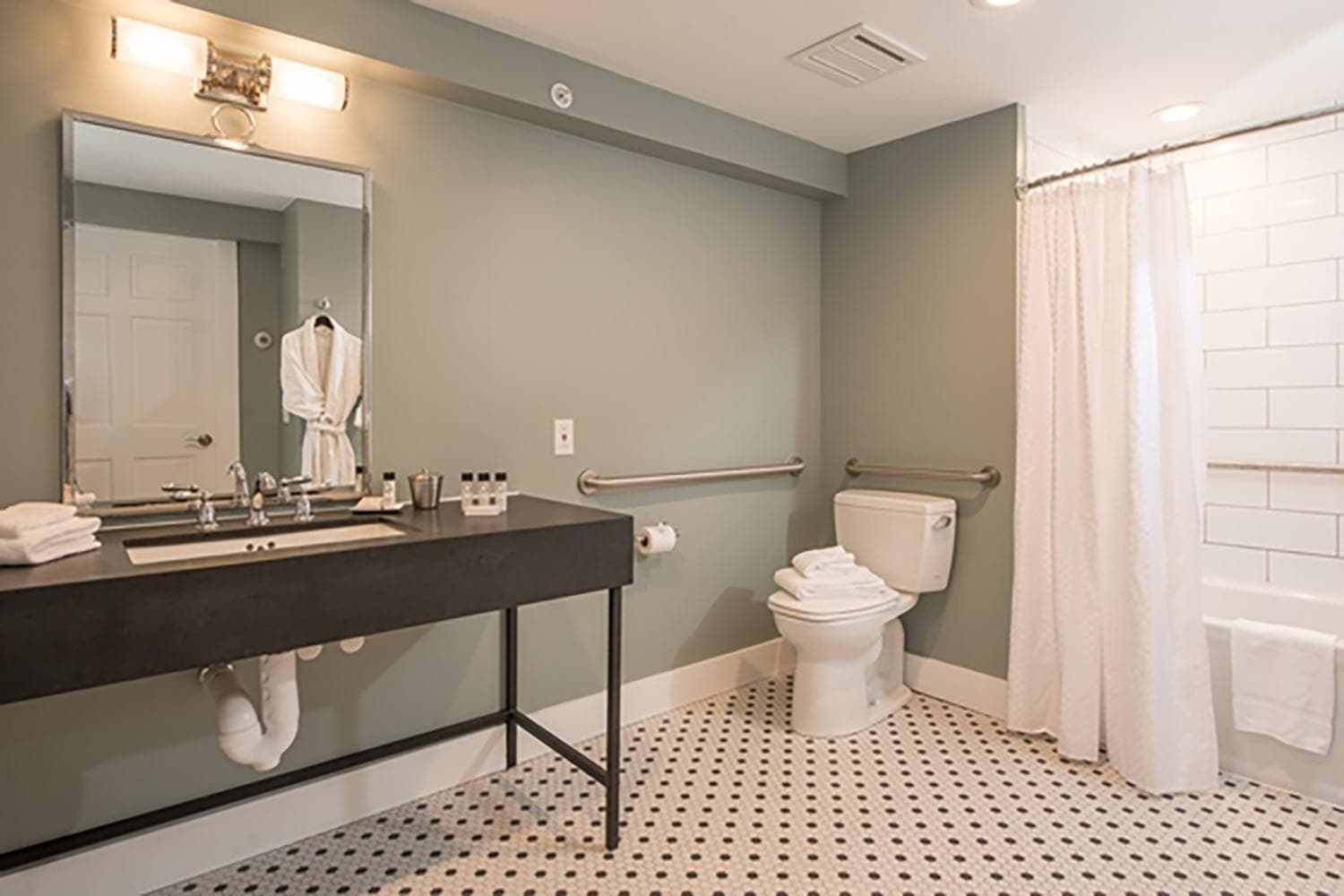 The Equinox Golf Resort & Spa gallery photo in Manchester — image 75