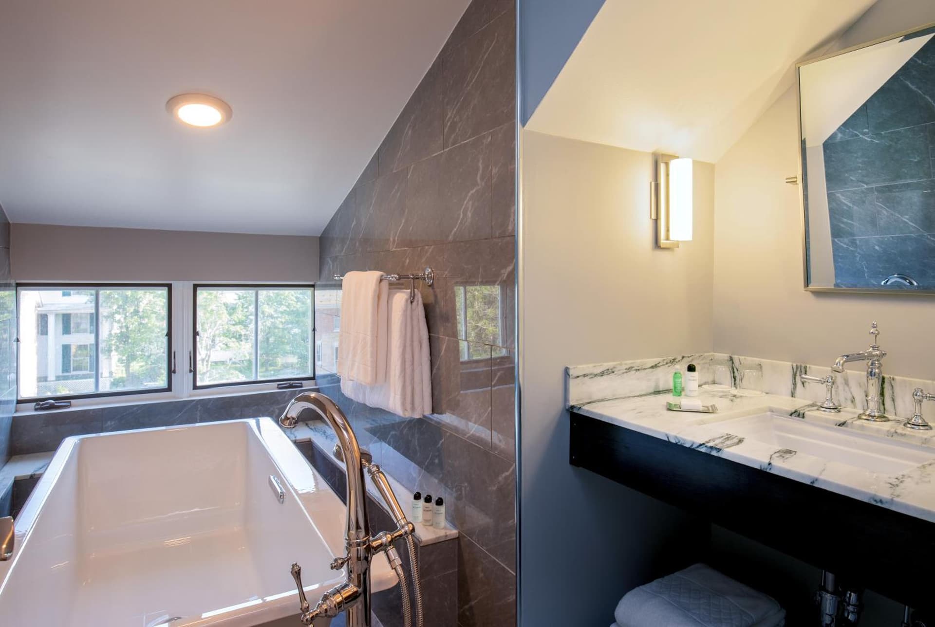 The Equinox Golf Resort & Spa gallery photo in Manchester — image 100