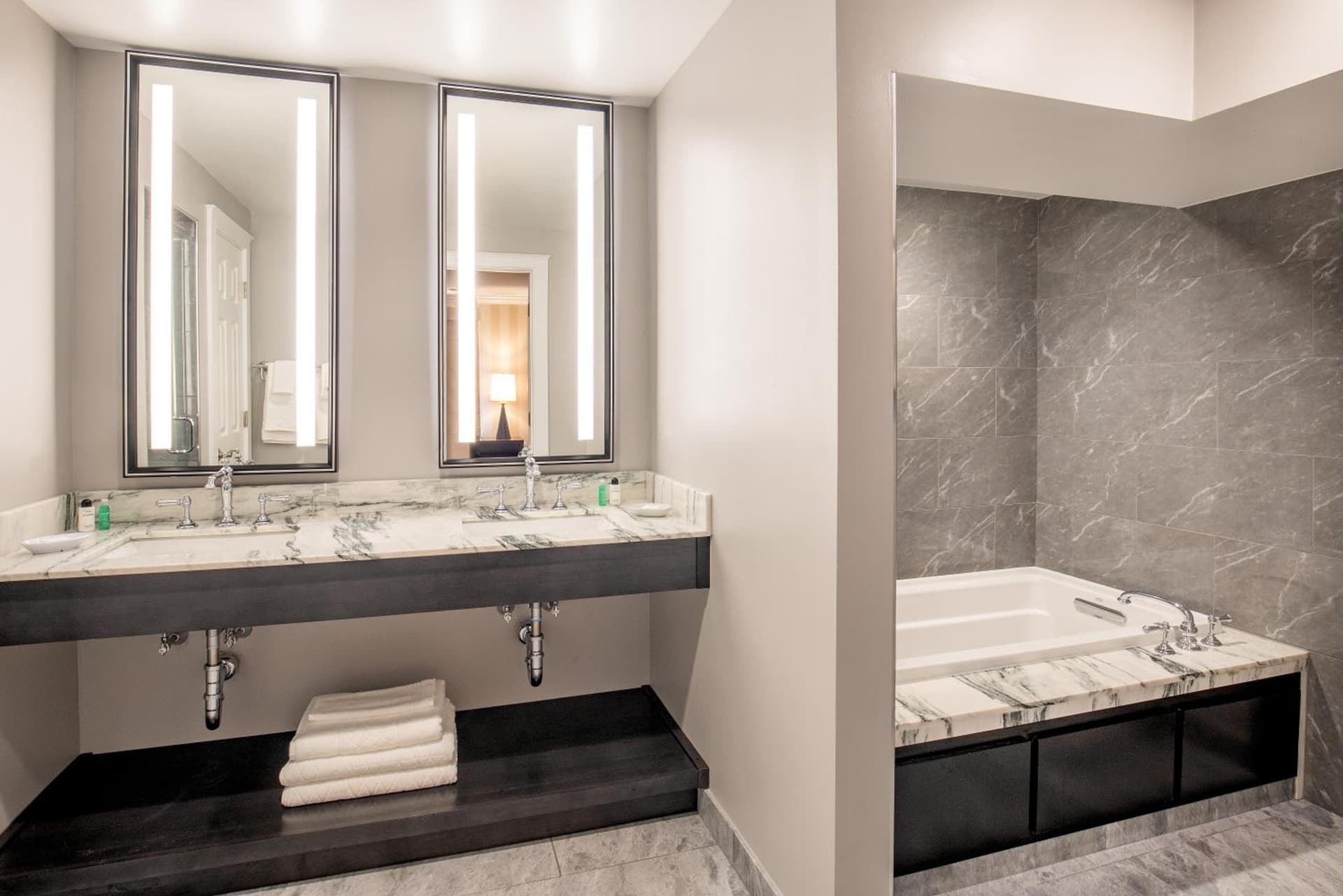 The Equinox Golf Resort & Spa gallery photo in Manchester — image 154
