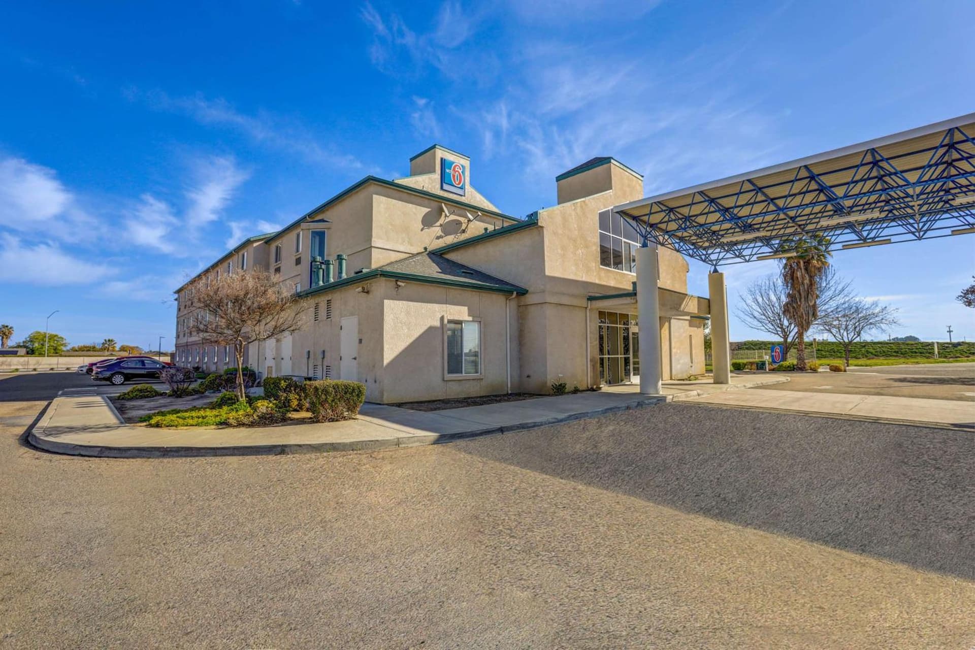 Howard Johnson by Wyndham Lemoore Near Naval Air Station interior in Lemoore, CA — gallery photo 2