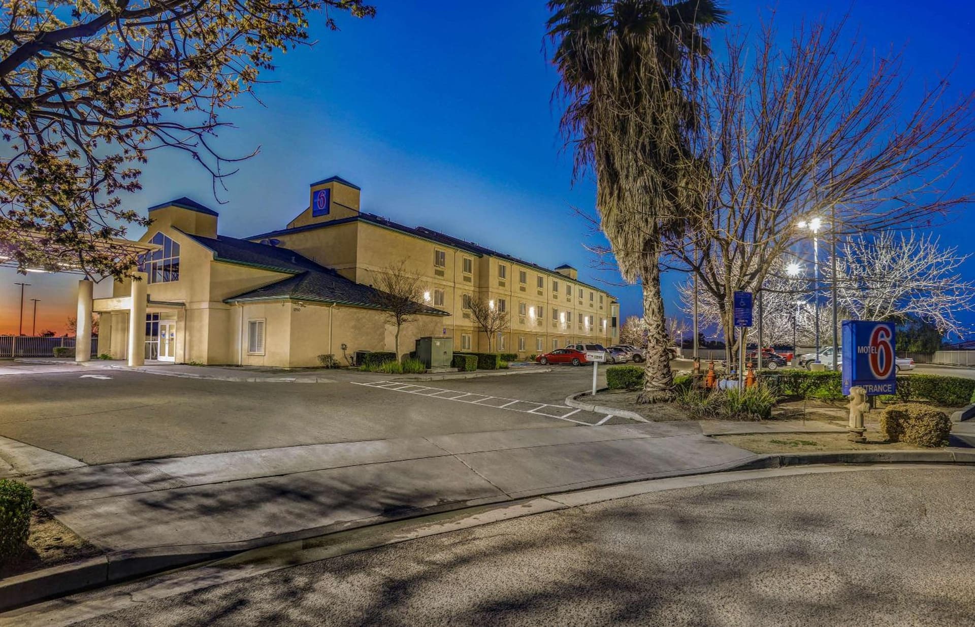 Howard Johnson by Wyndham Lemoore Near Naval Air Station property views in Lemoore, CA — gallery photo 3