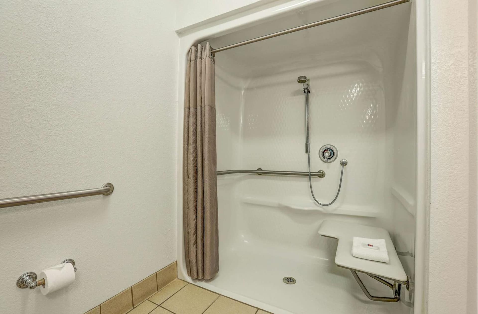 Howard Johnson by Wyndham Lemoore Near Naval Air Station gallery photo in Lemoore, CA — image 10