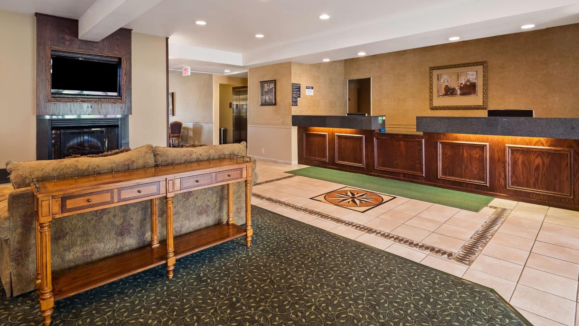 Best Western Penn-Ohio Inn & Suites property views in Hubbard, OH — gallery photo 3
