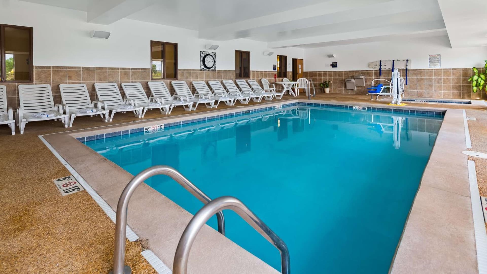 Best Western Penn-Ohio Inn & Suites interior in Hubbard, OH — gallery photo 2