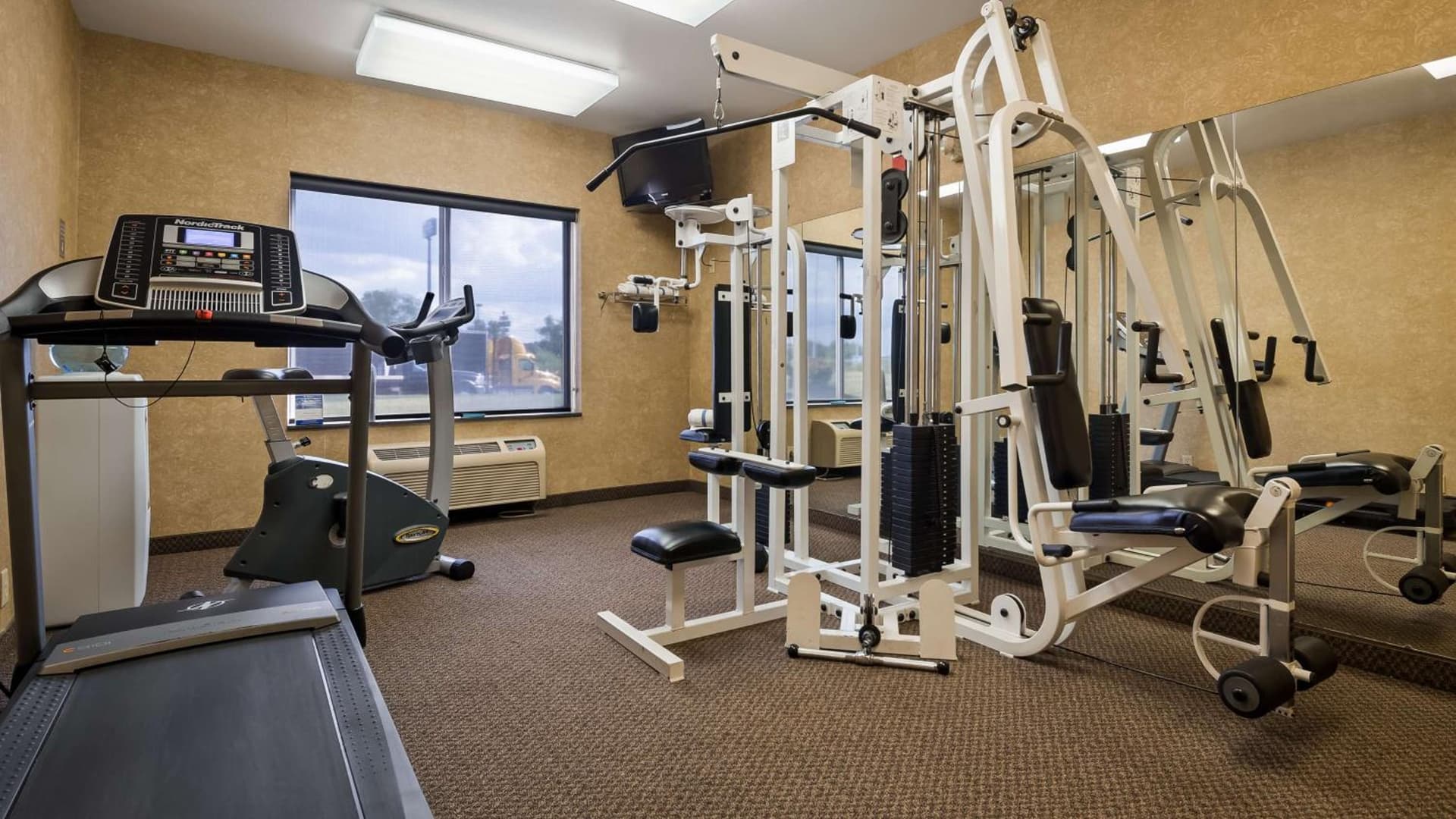 Best Western Penn-Ohio Inn & Suites gallery photo in Hubbard, OH — image 10