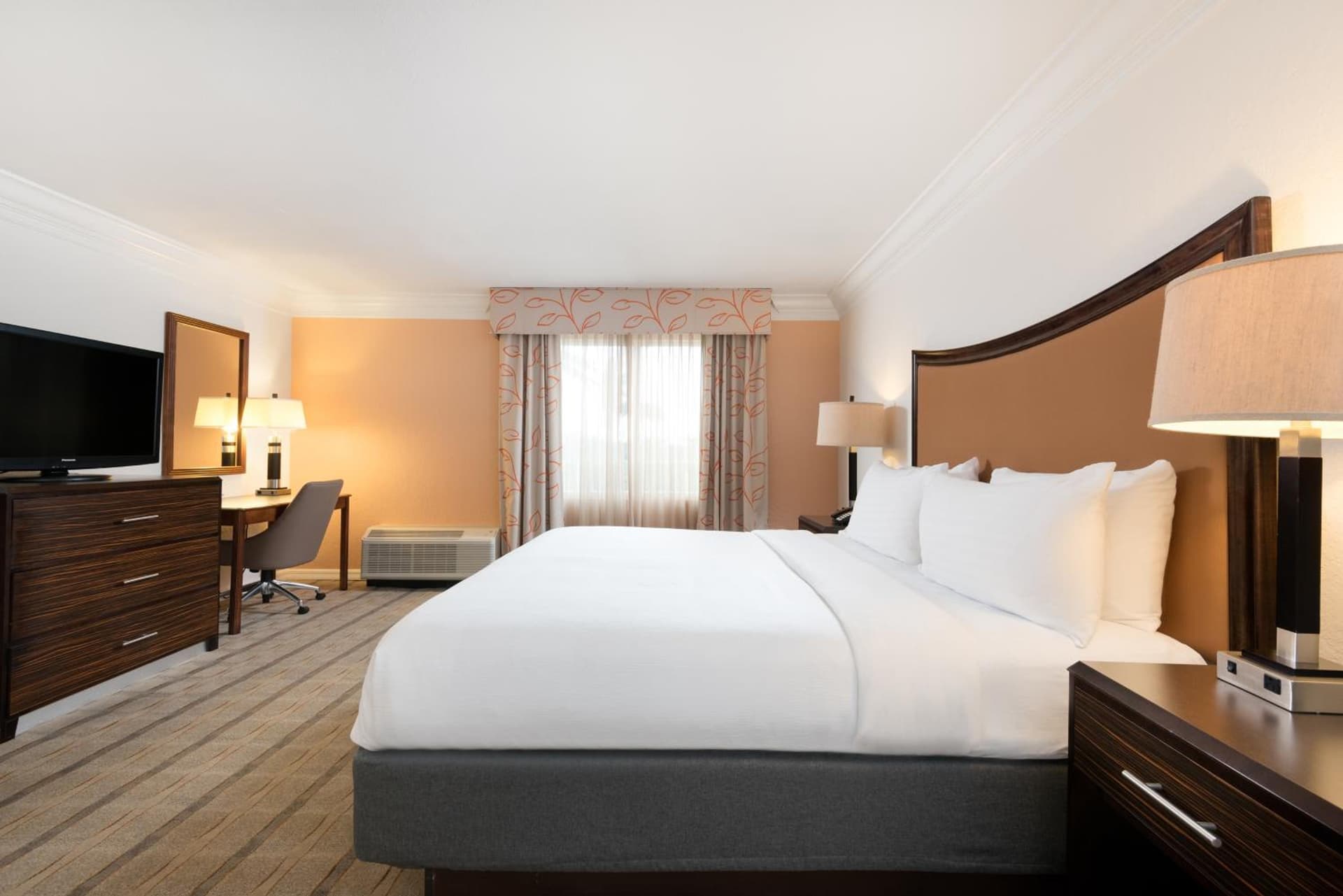 Holiday Inn Fort Lauderdale Airport by IHG property views in Hollywood, FL — gallery photo 3