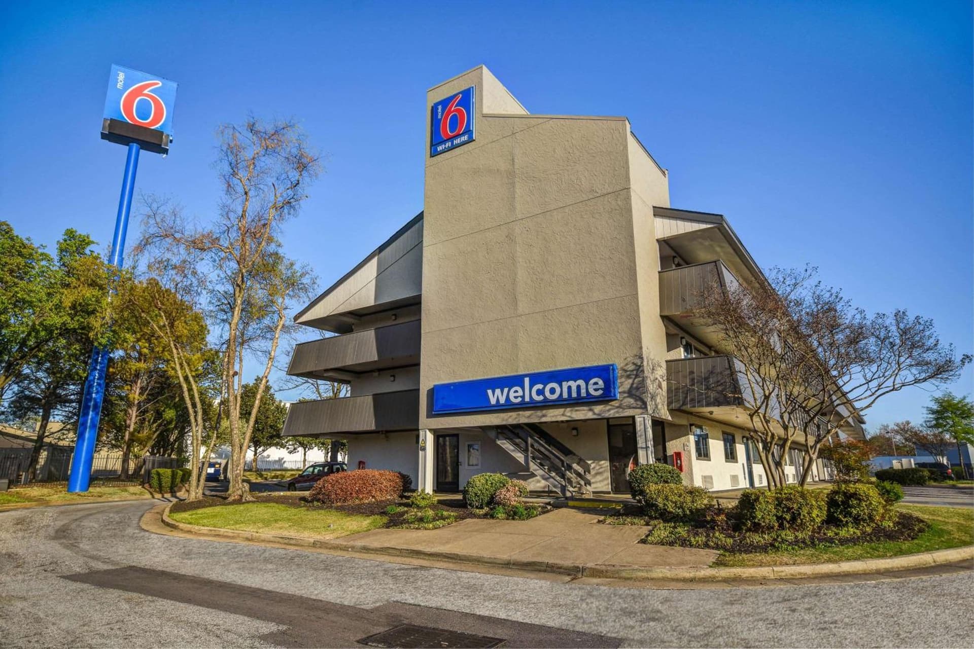 Motel 6-Memphis, TN - Downtown featured exterior or lobby in Memphis, TN — similar hotel