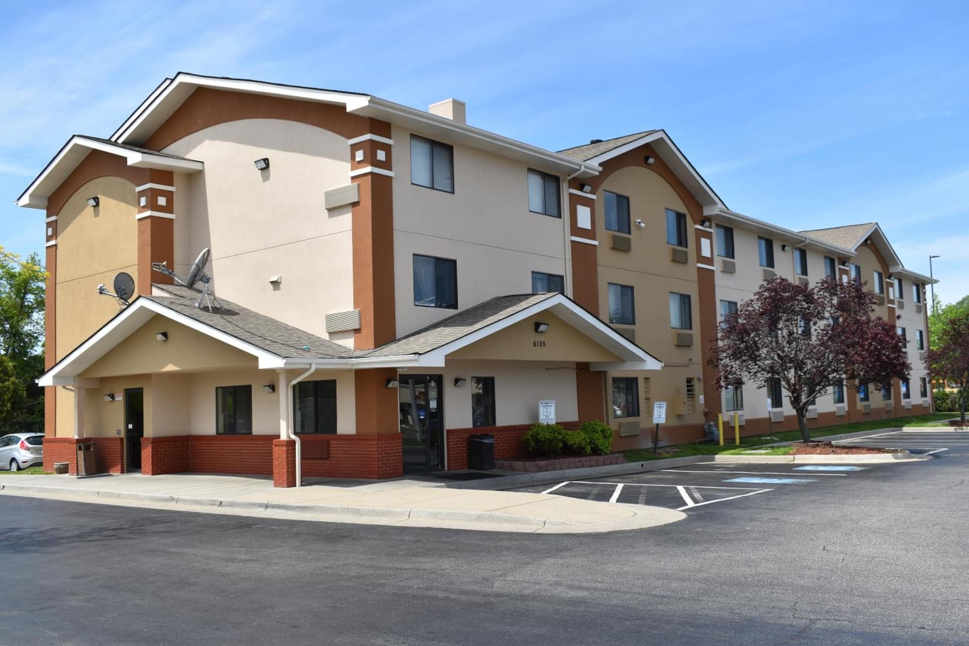 Super 8 by Wyndham Newport News/Jefferson Ave. property views in Newport News, VA — gallery photo 3