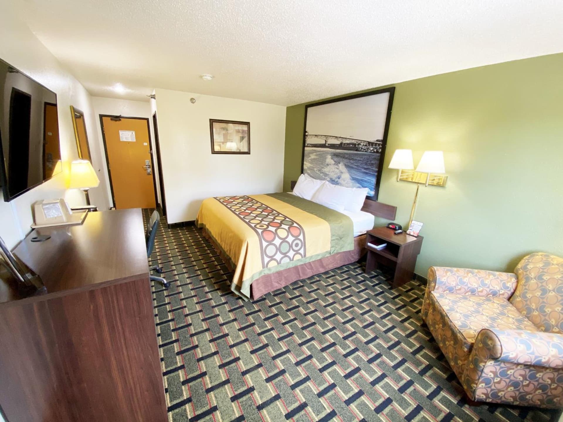 Super 8 by Wyndham Newport News/Jefferson Ave. gallery photo in Newport News, VA — image 24