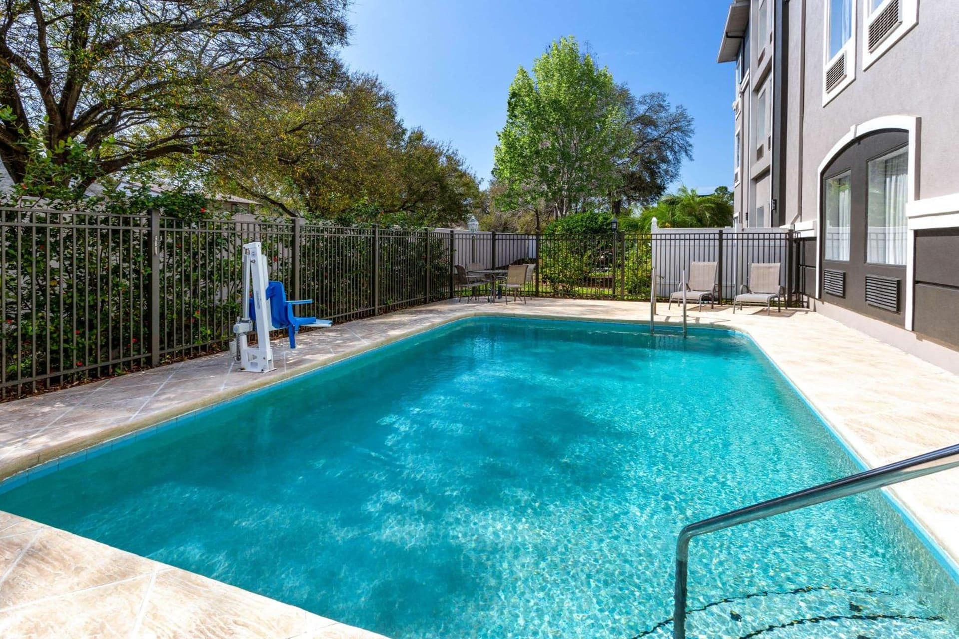 La Quinta by Wyndham Tampa Bay Area-Tampa South interior in Tampa, FL — gallery photo 2