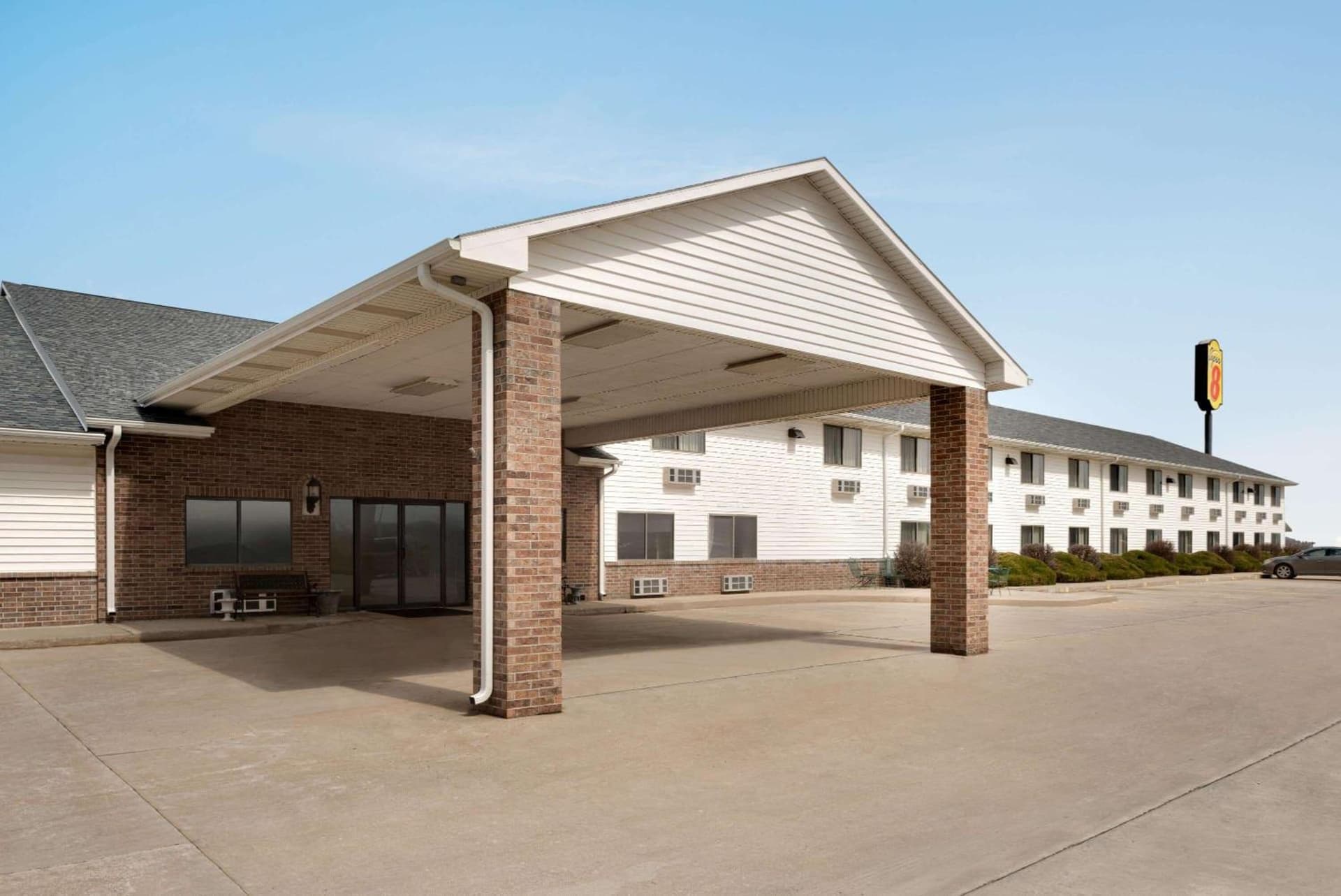 Super 8 by Wyndham Bethany MO featured exterior or lobby in Bethany, MO — similar hotel
