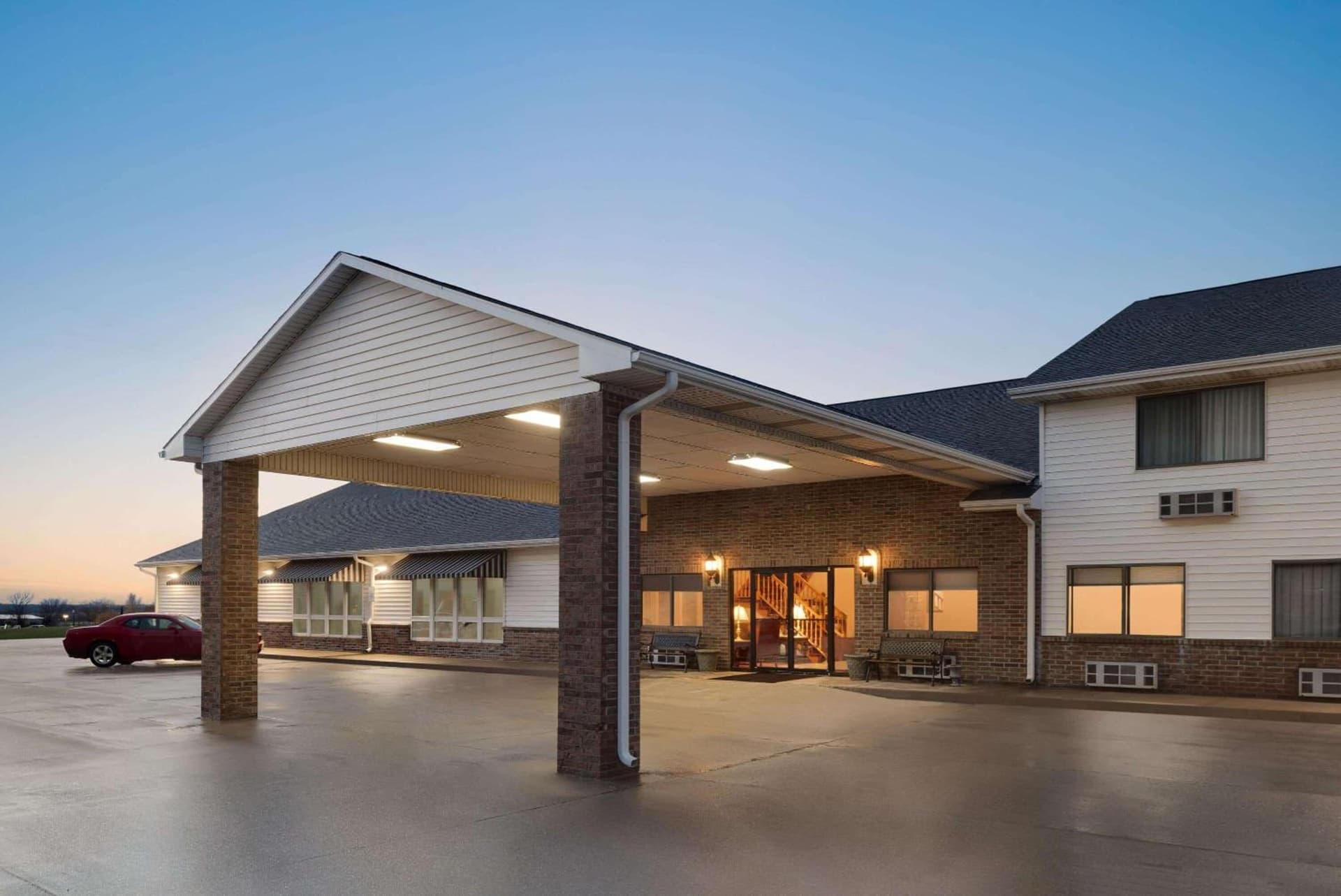 Super 8 by Wyndham Bethany MO interior in Bethany, MO — gallery photo 2