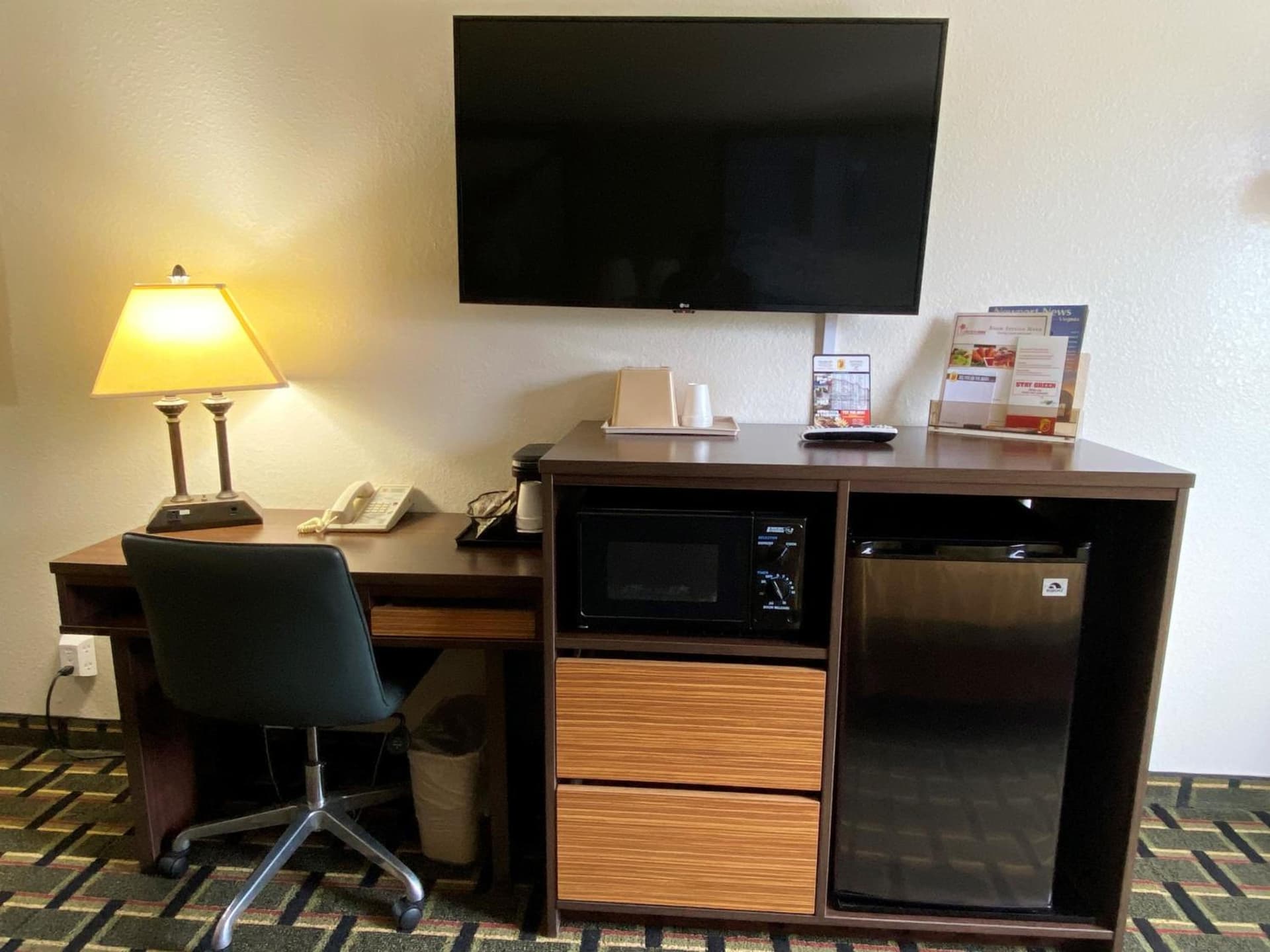 Super 8 by Wyndham Newport News/Jefferson Ave. gallery photo in Newport News, VA — image 16