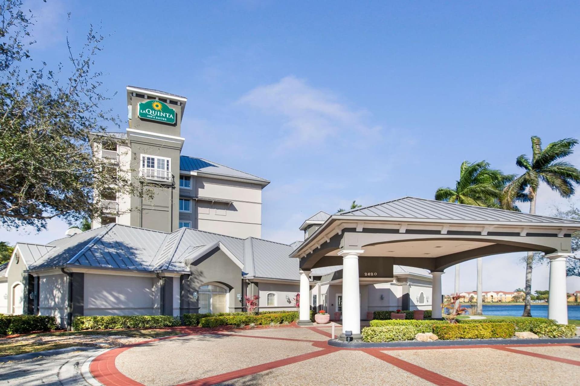 La Quinta by Wyndham Ft. Lauderdale Airport exterior or lobby in Hollywood, FL — main listing photo