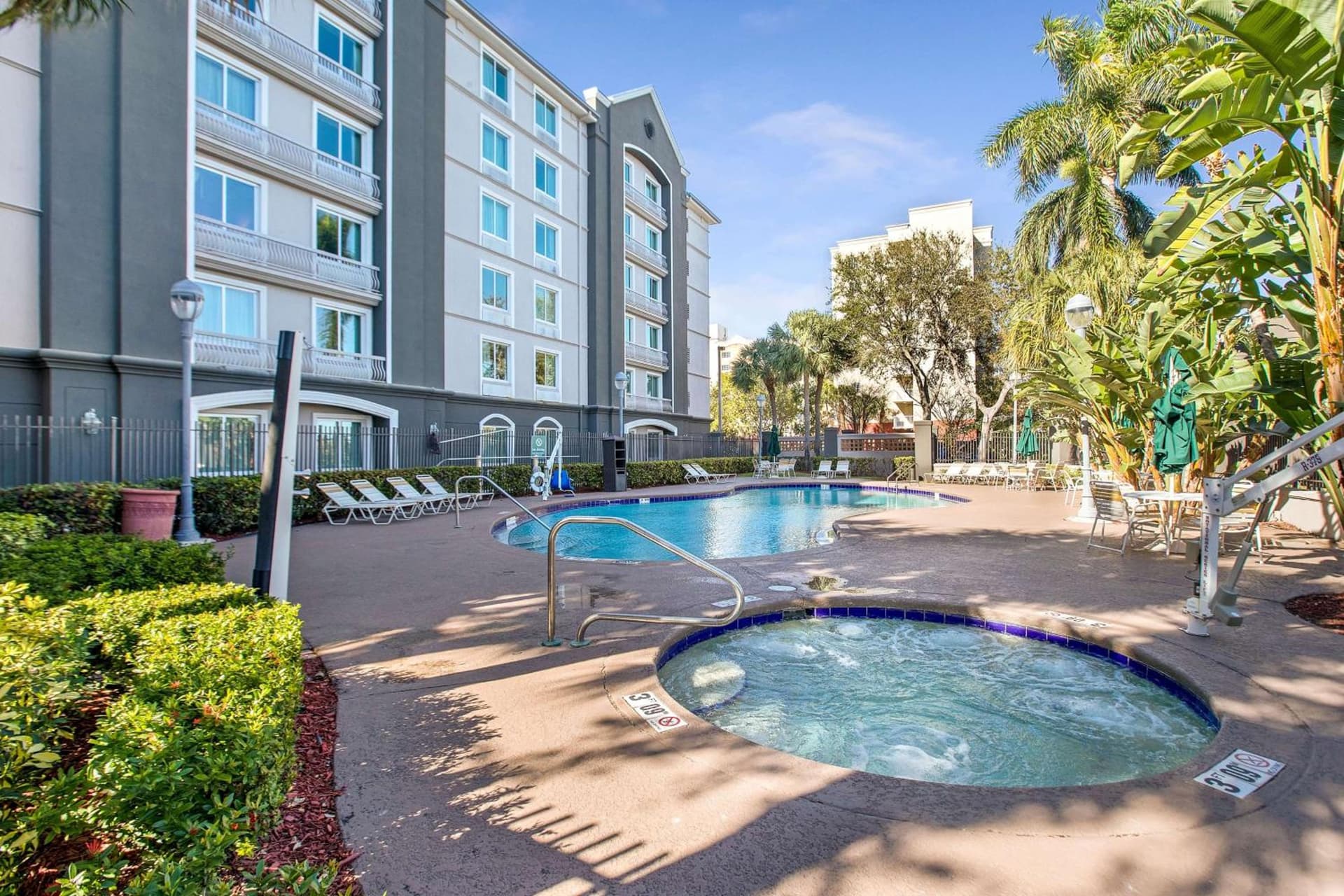 La Quinta by Wyndham Ft. Lauderdale Airport interior in Hollywood, FL — gallery photo 2