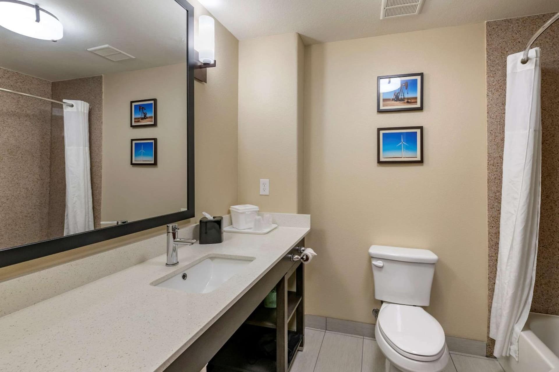 Comfort Inn & Suites Lubbock West gallery photo in Lubbock, TX — image 27